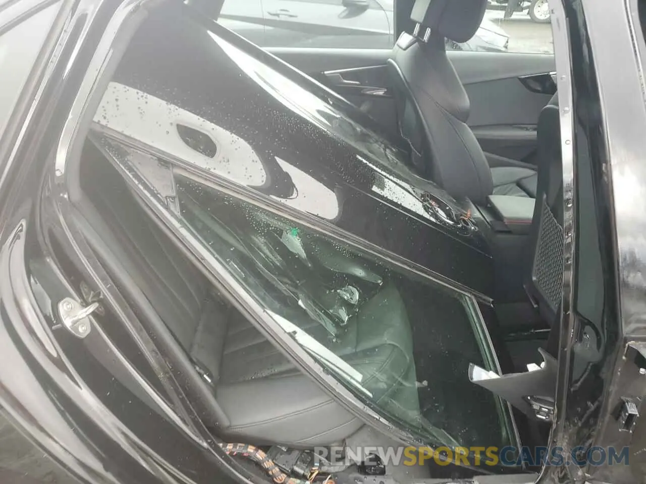 10 Photograph of a damaged car WAUENAF42KA032482 AUDI A4 2019