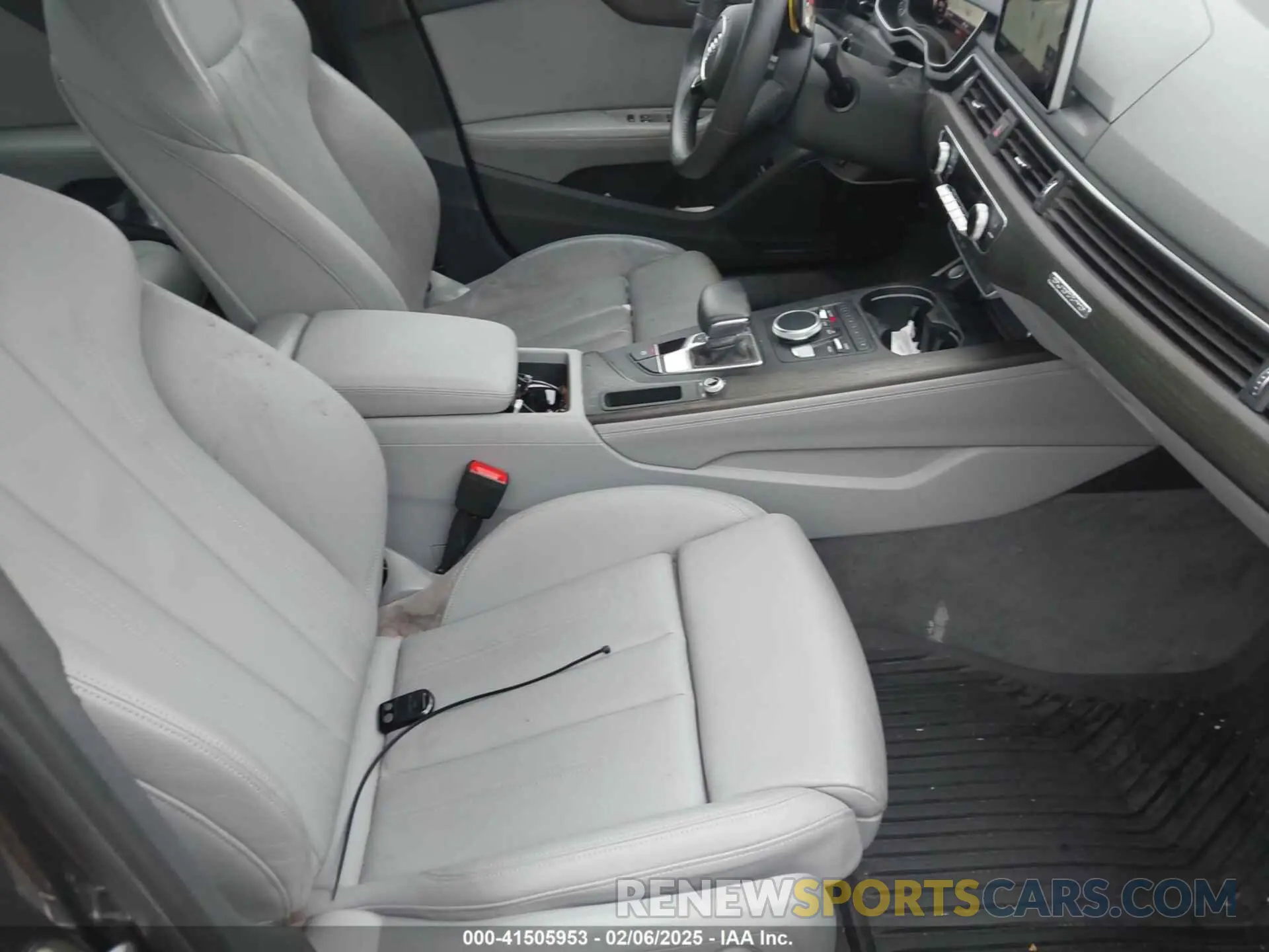 5 Photograph of a damaged car WAUENAF42KN012581 AUDI A4 2019