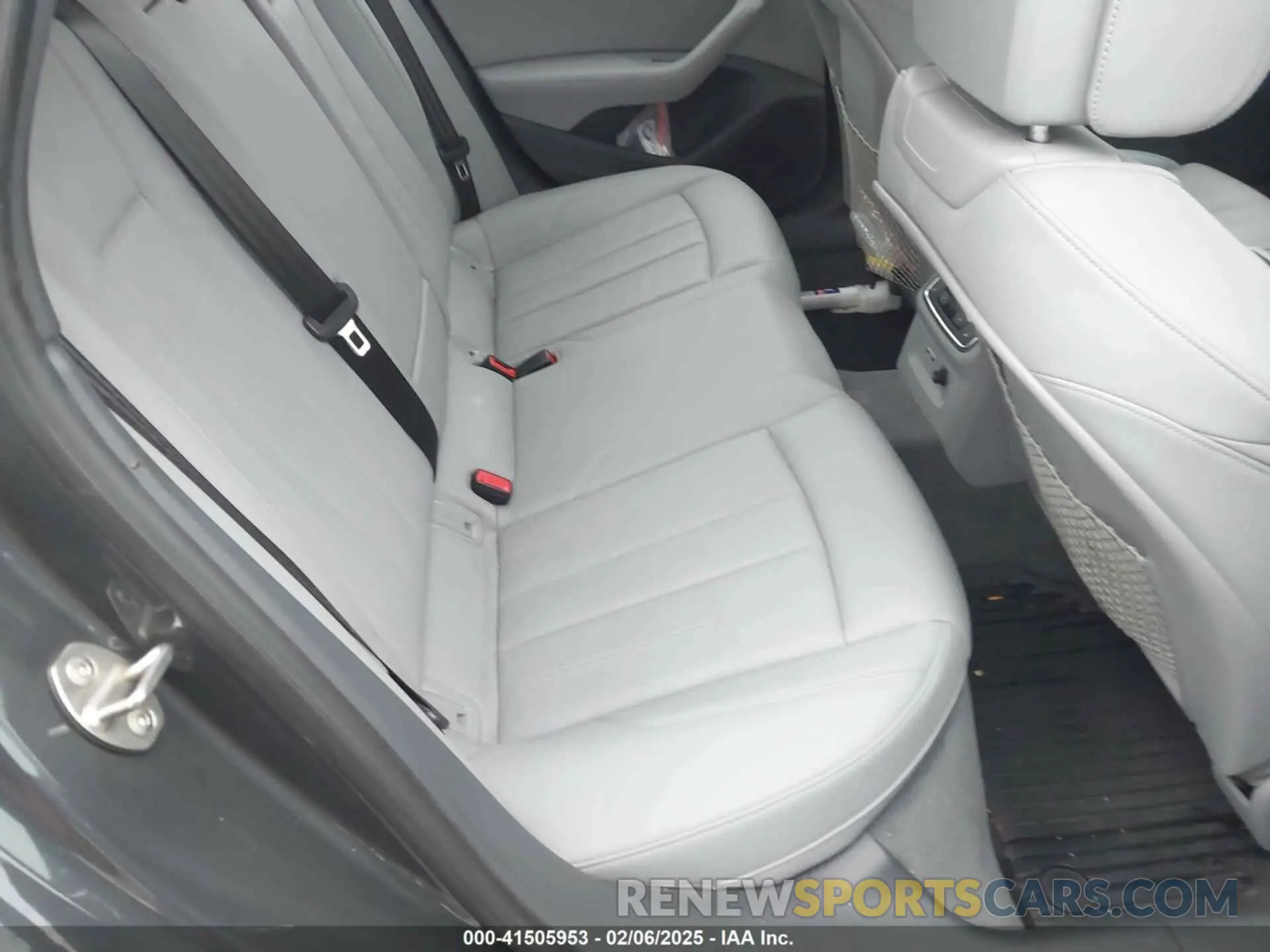 8 Photograph of a damaged car WAUENAF42KN012581 AUDI A4 2019