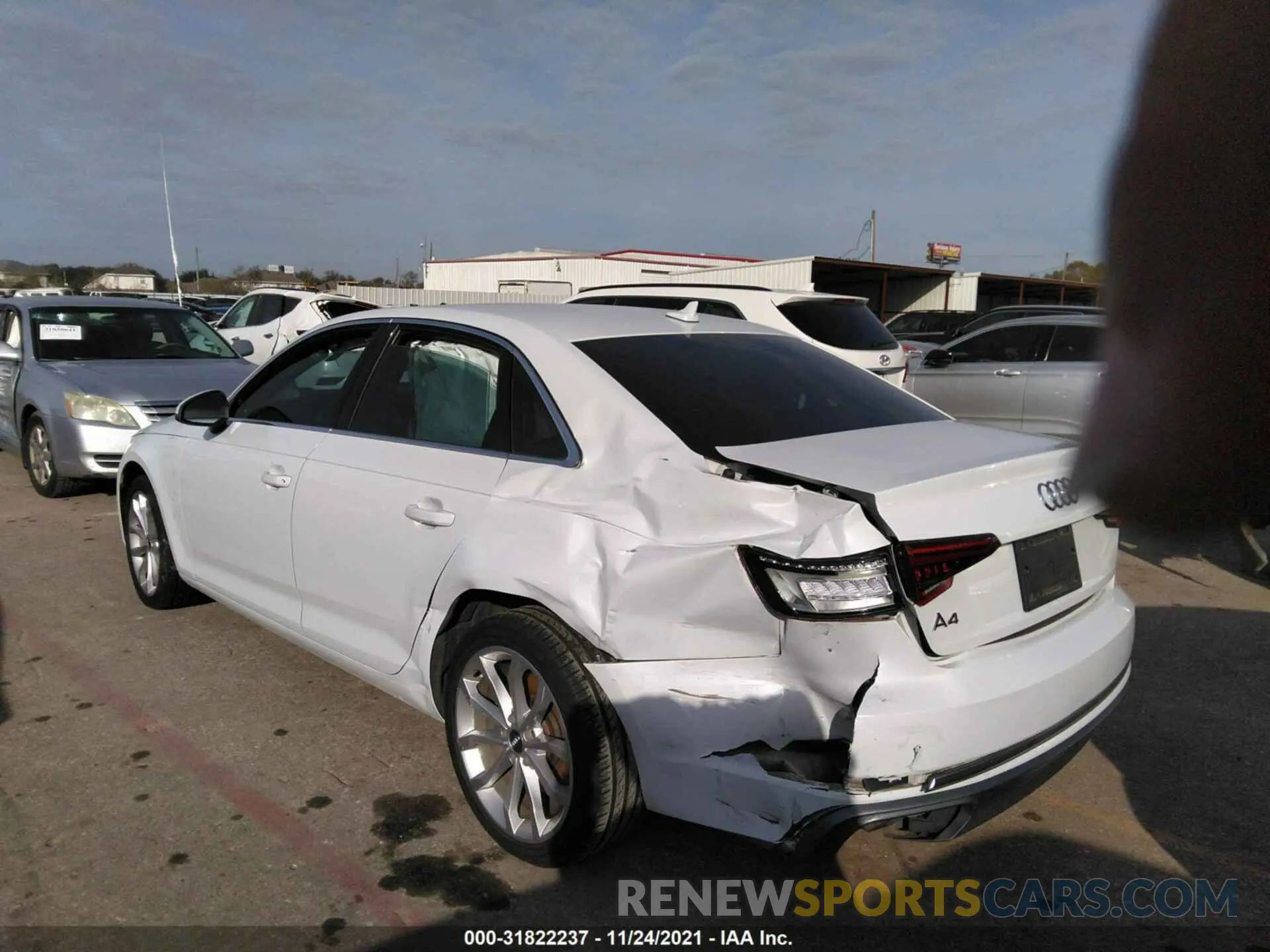 3 Фотография поврежденного автомобиля WAUGMAF40KN001574 AUDI A4 2019