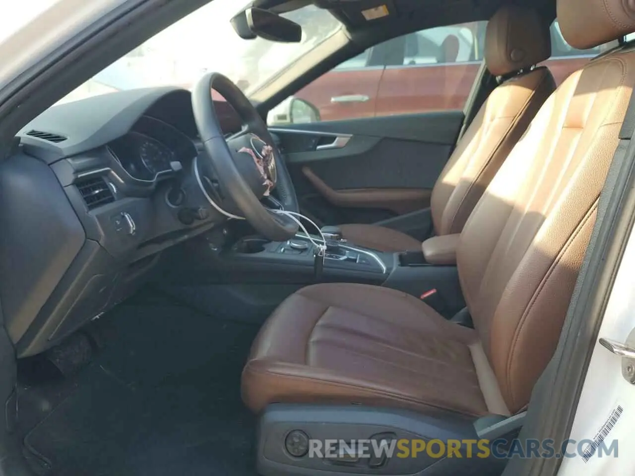 7 Фотография поврежденного автомобиля WAUGMAF41KA106468 AUDI A4 2019