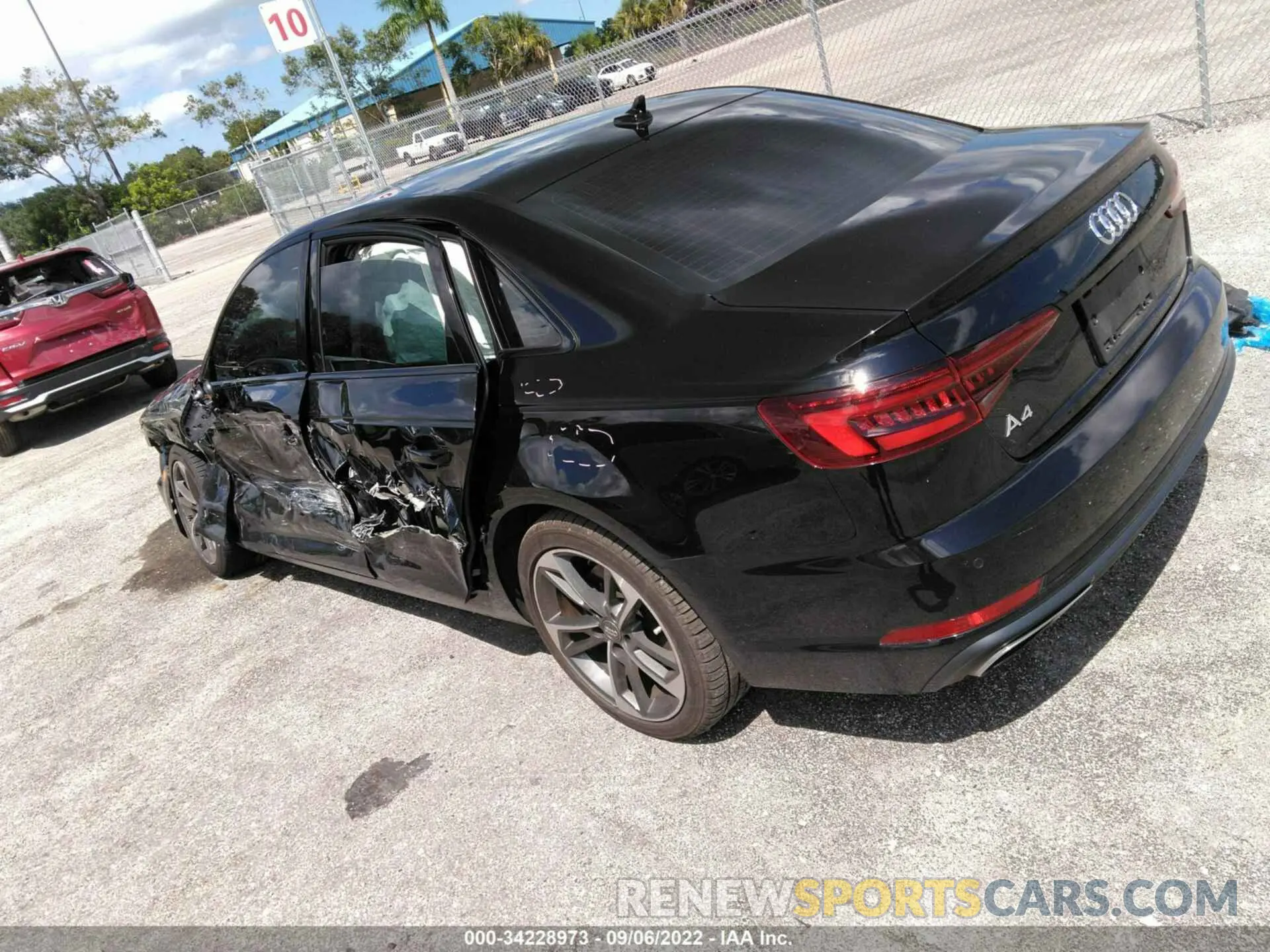 3 Фотография поврежденного автомобиля WAUGMAF41KN013779 AUDI A4 2019