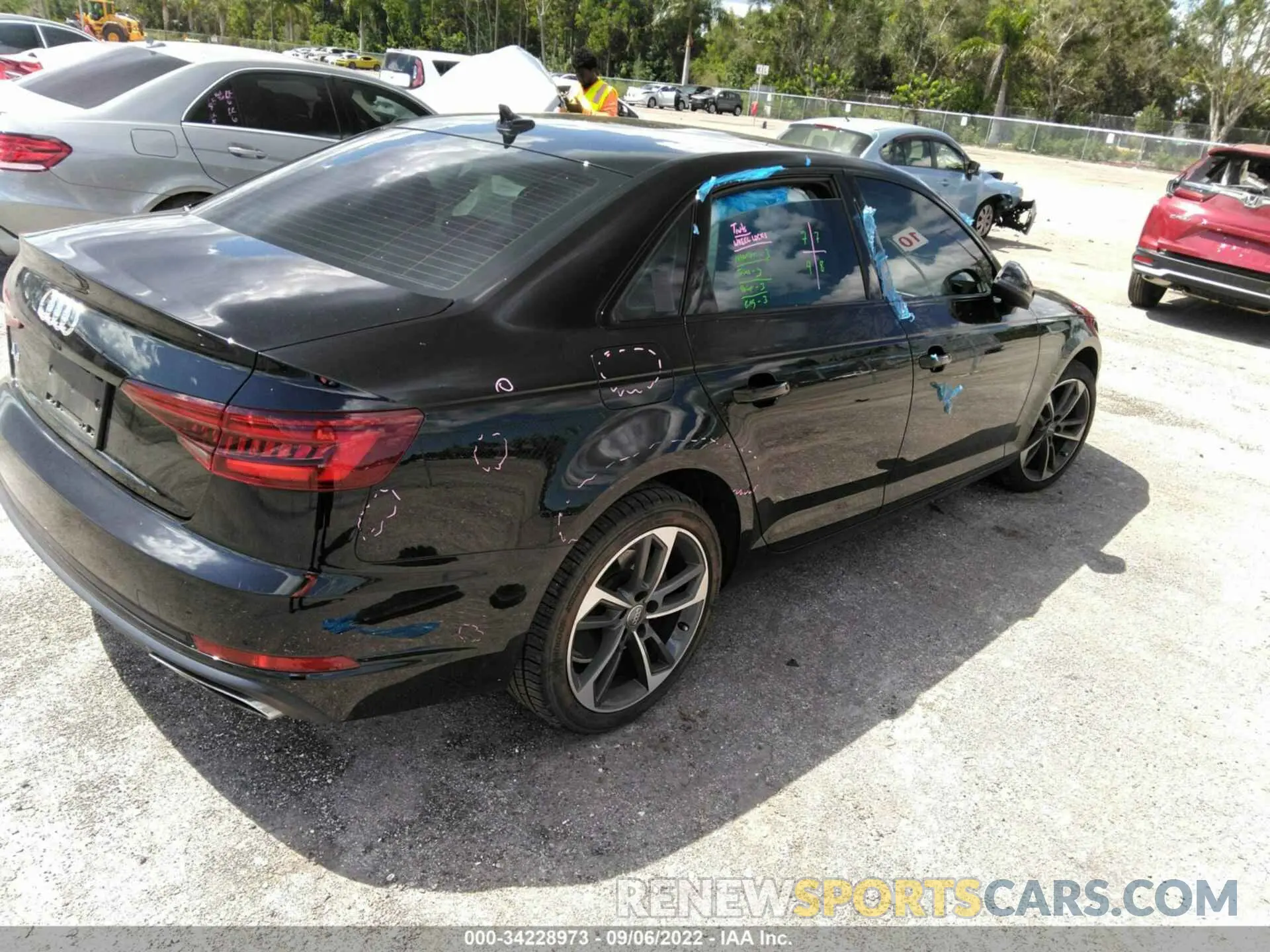 4 Фотография поврежденного автомобиля WAUGMAF41KN013779 AUDI A4 2019