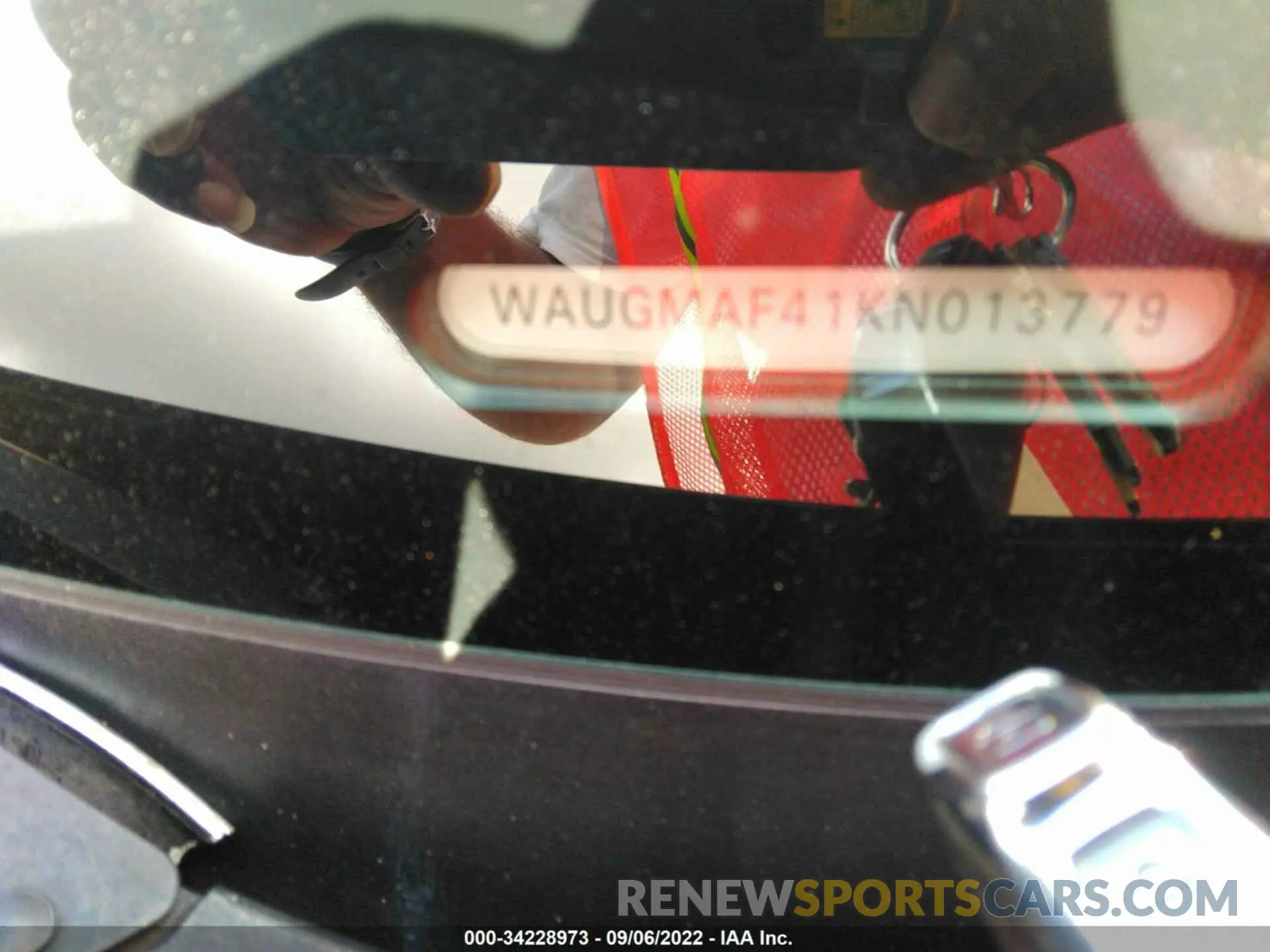9 Фотография поврежденного автомобиля WAUGMAF41KN013779 AUDI A4 2019