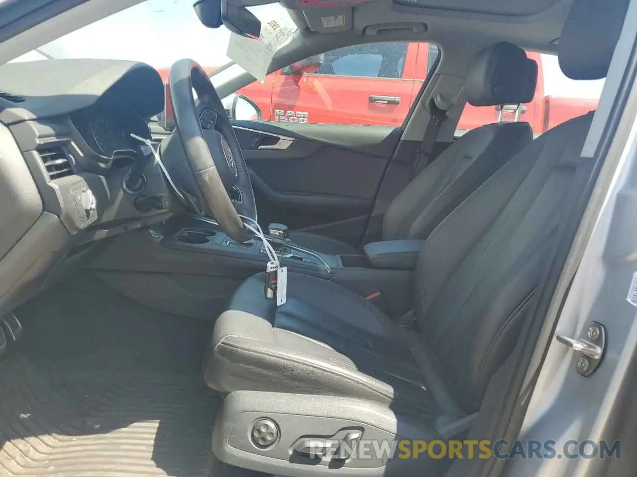7 Фотография поврежденного автомобиля WAUGMAF42KN016268 AUDI A4 2019