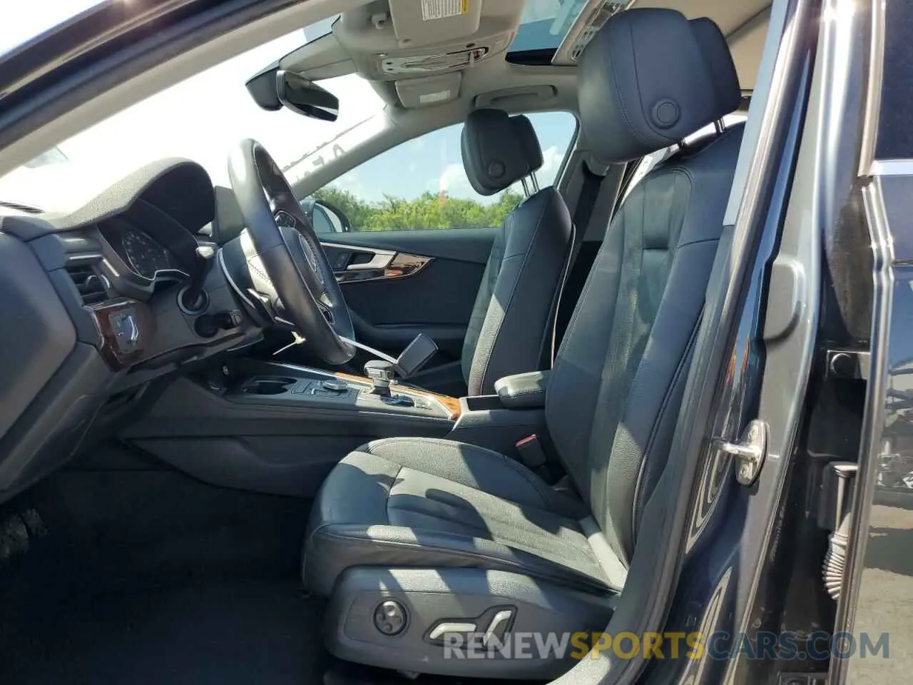 7 Photograph of a damaged car WAUGMAF46KA022081 AUDI A4 2019