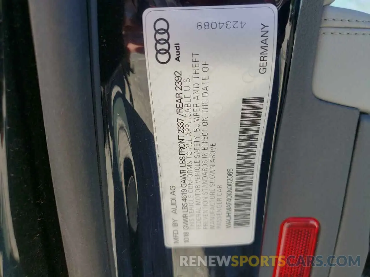 10 Фотография поврежденного автомобиля WAUHMAF40KN002065 AUDI A4 2019