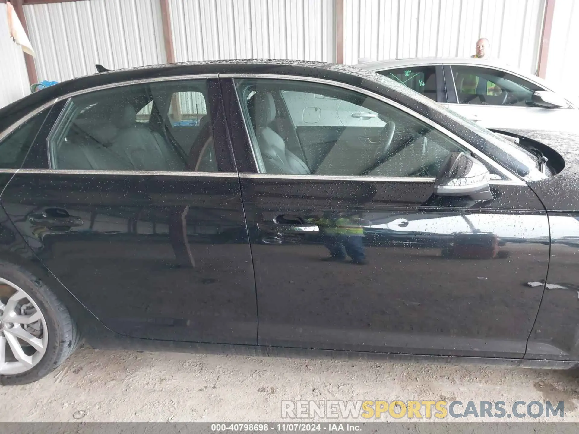 13 Фотография поврежденного автомобиля WAUHMAF46KN016035 AUDI A4 2019