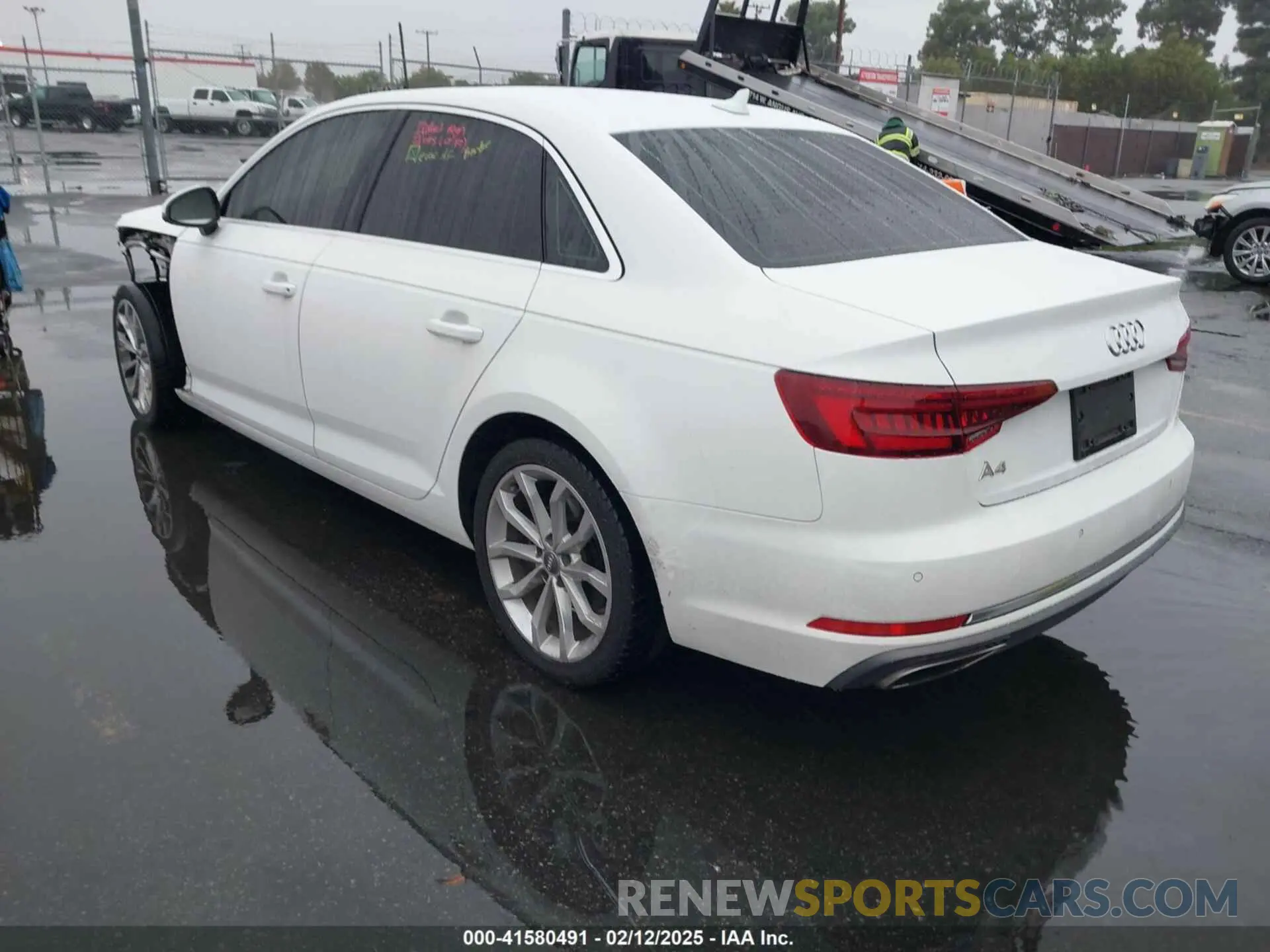 3 Фотография поврежденного автомобиля WAUHMAF48KA106455 AUDI A4 2019