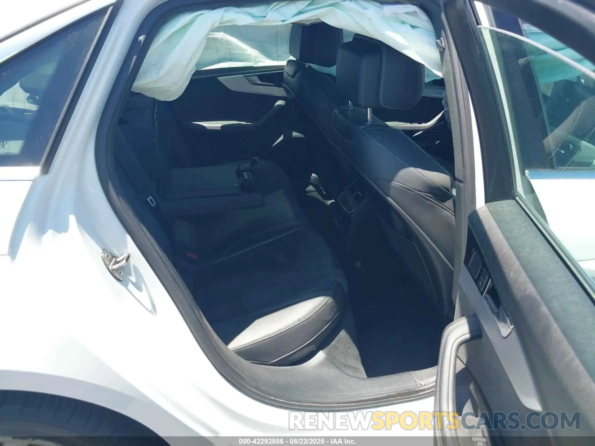 8 Photograph of a damaged car WAUENAF47LN008396 AUDI A4 2020
