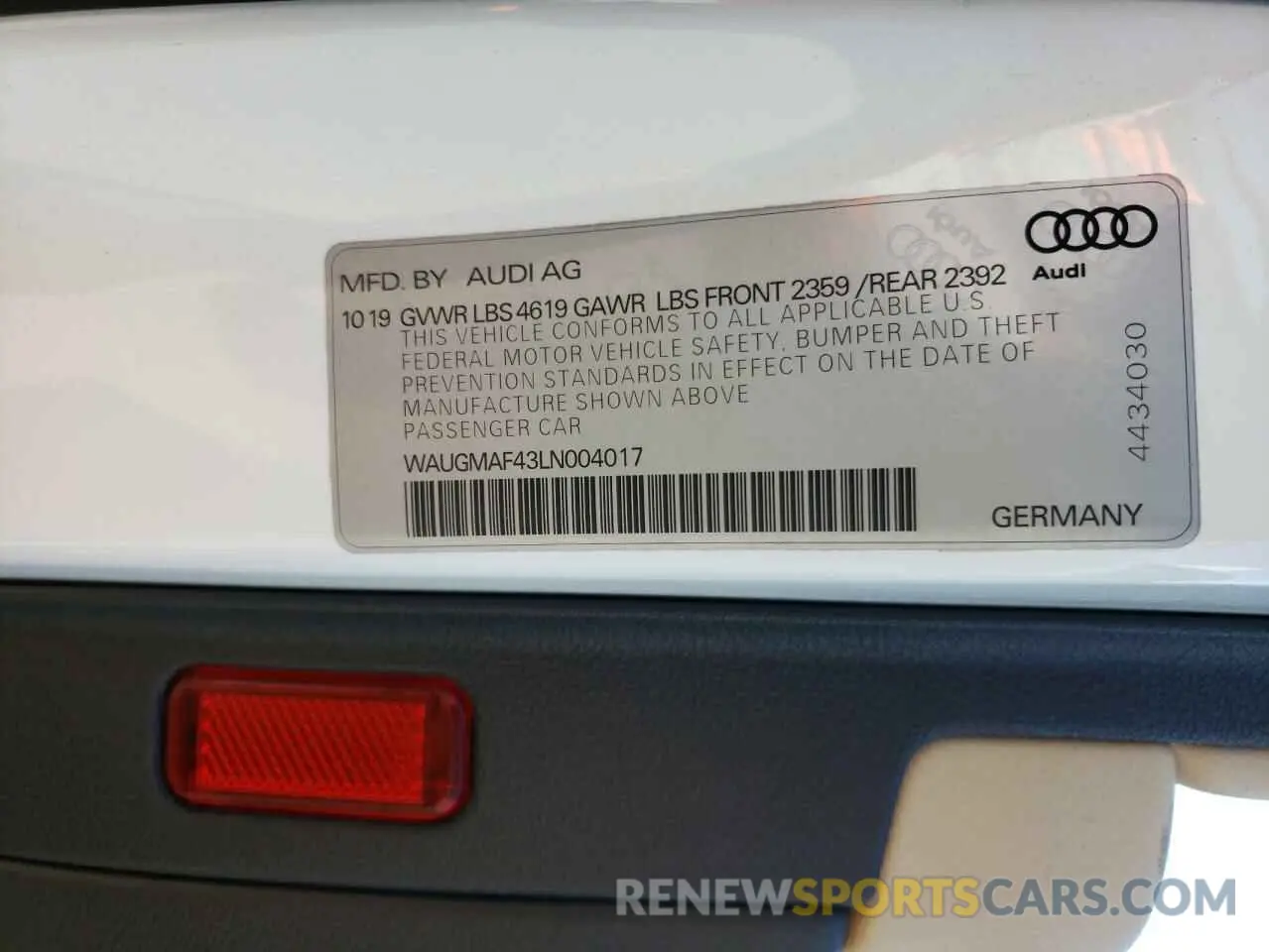 10 Photograph of a damaged car WAUGMAF43LN004017 AUDI A4 2020