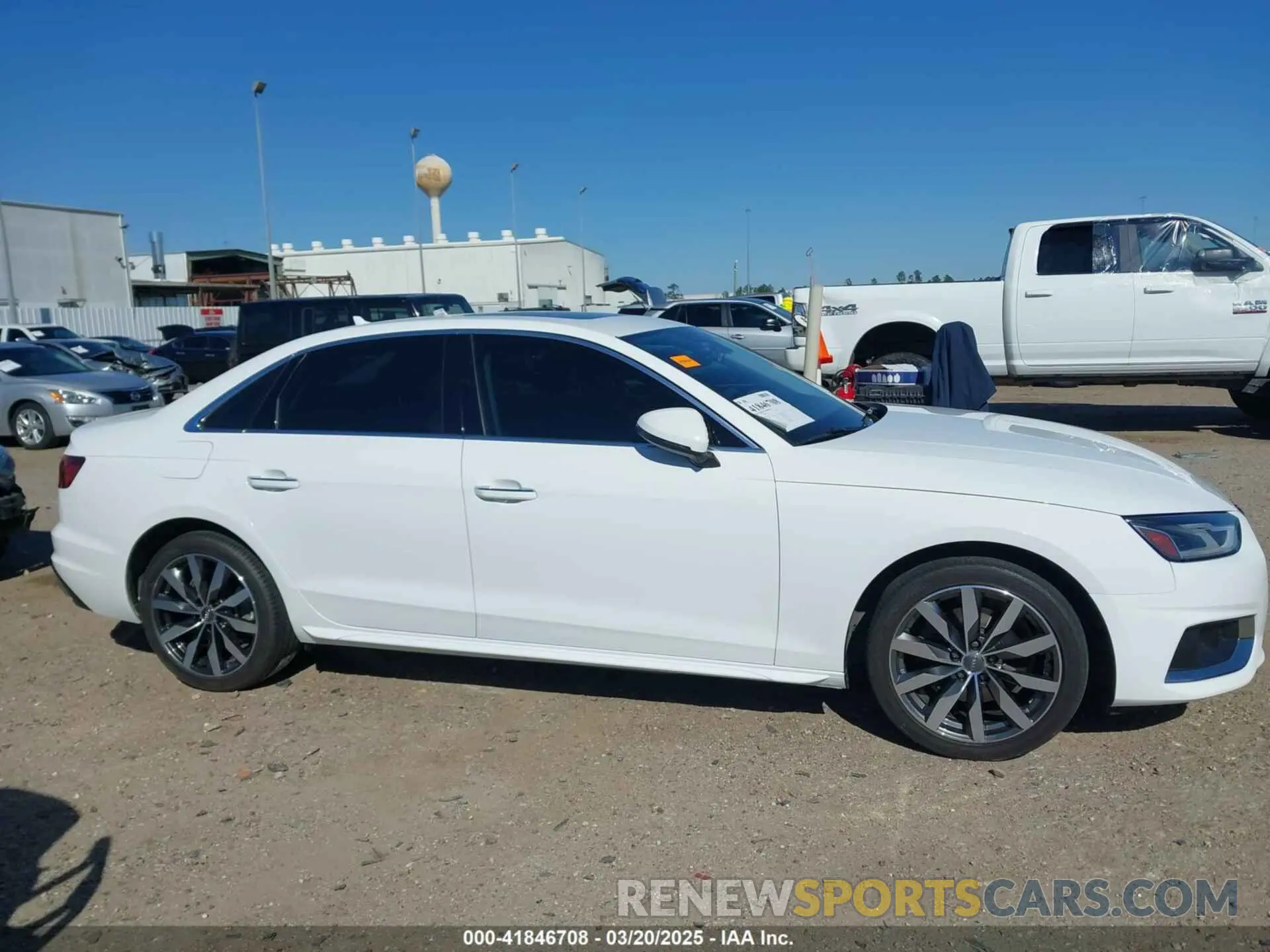 13 Фотография поврежденного автомобиля WAUGMAF44LN013504 AUDI A4 2020