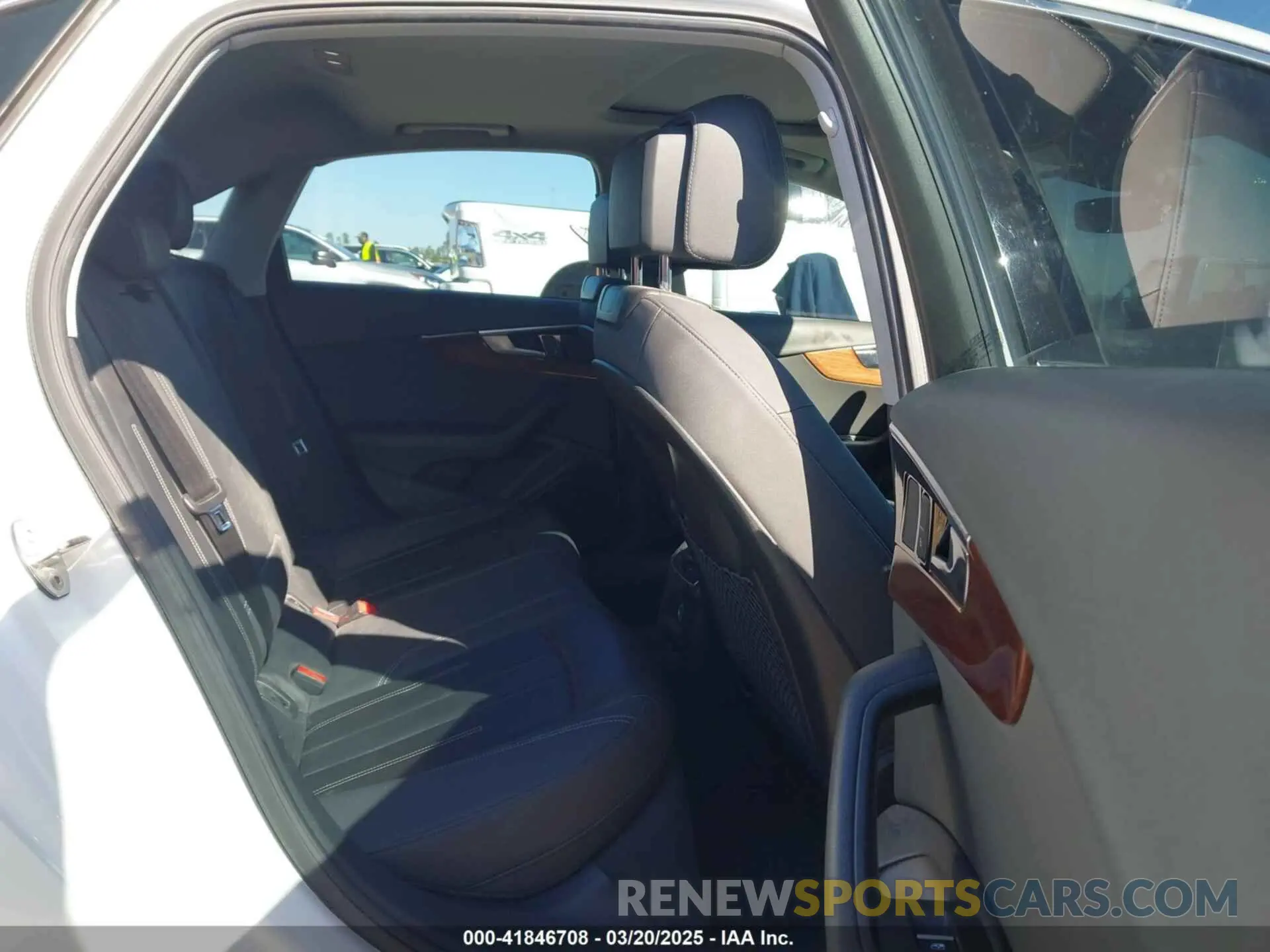 8 Фотография поврежденного автомобиля WAUGMAF44LN013504 AUDI A4 2020