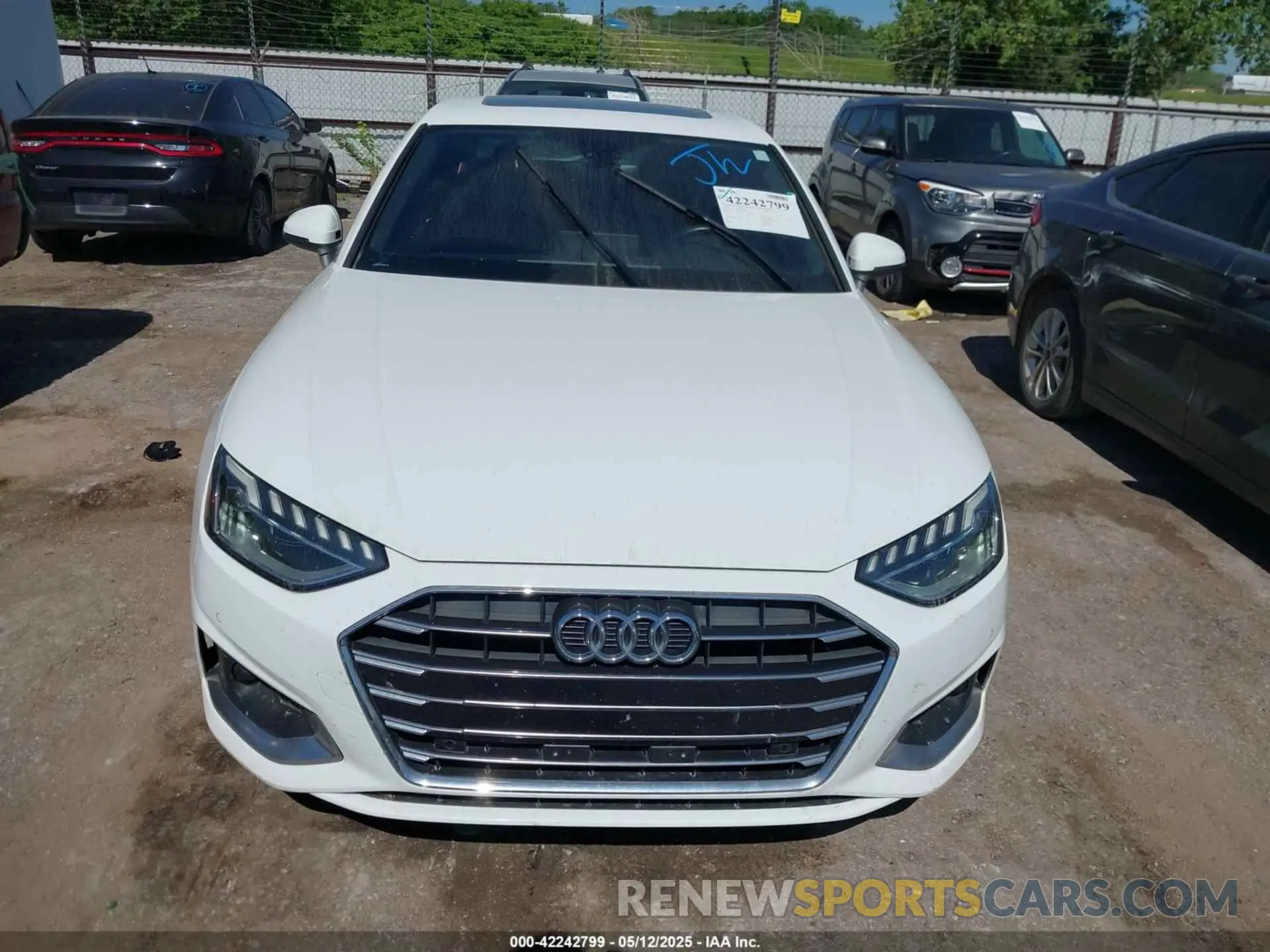 13 Фотография поврежденного автомобиля WAUHMAF48LN011274 AUDI A4 2020