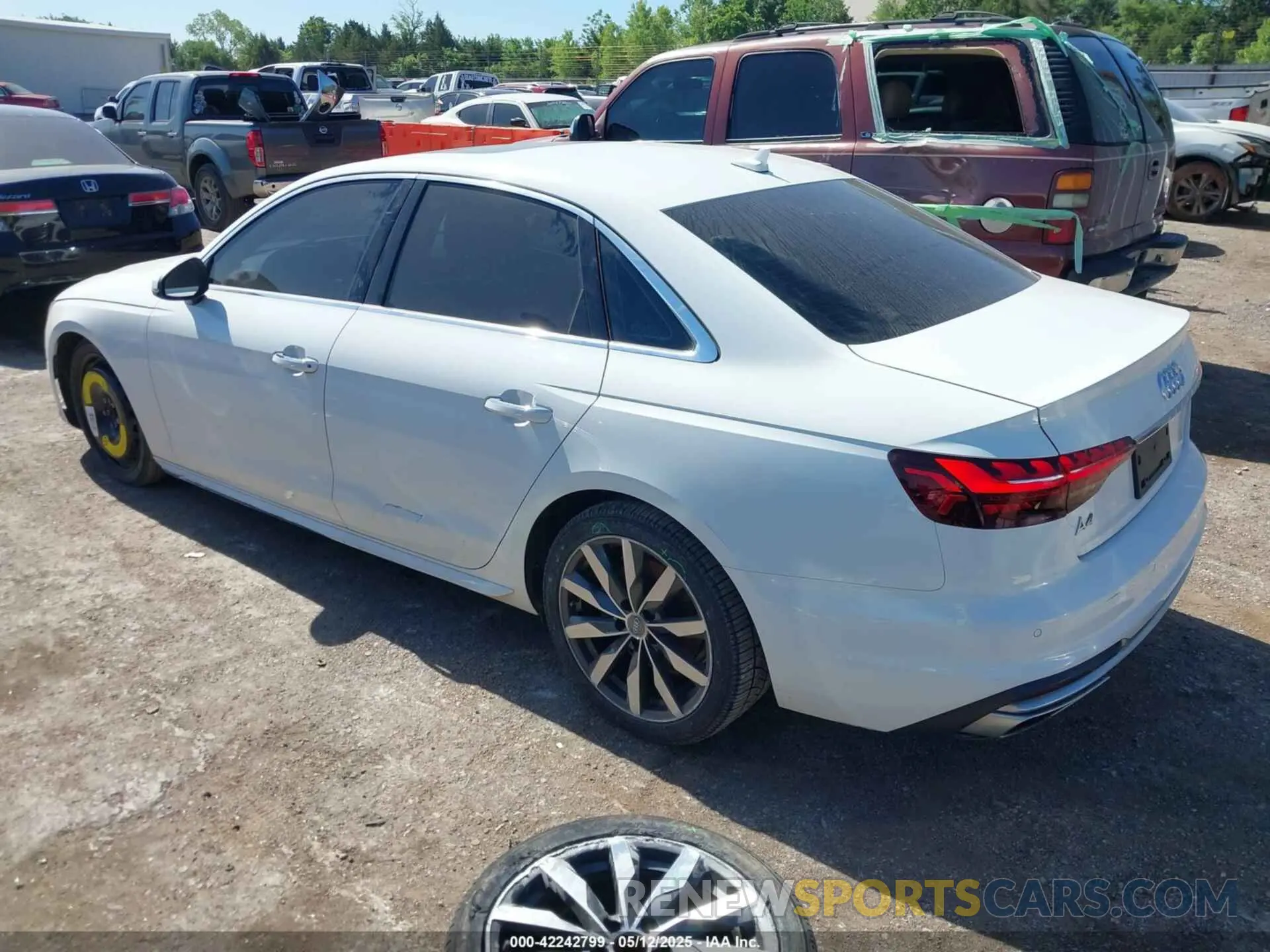 3 Фотография поврежденного автомобиля WAUHMAF48LN011274 AUDI A4 2020