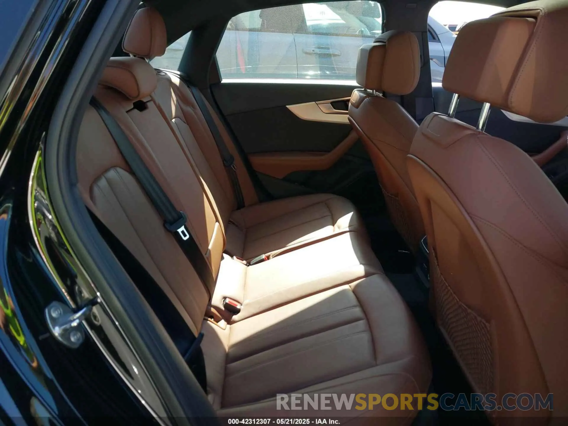 8 Фотография поврежденного автомобиля WAUJMAF46LN008486 AUDI A4 2020