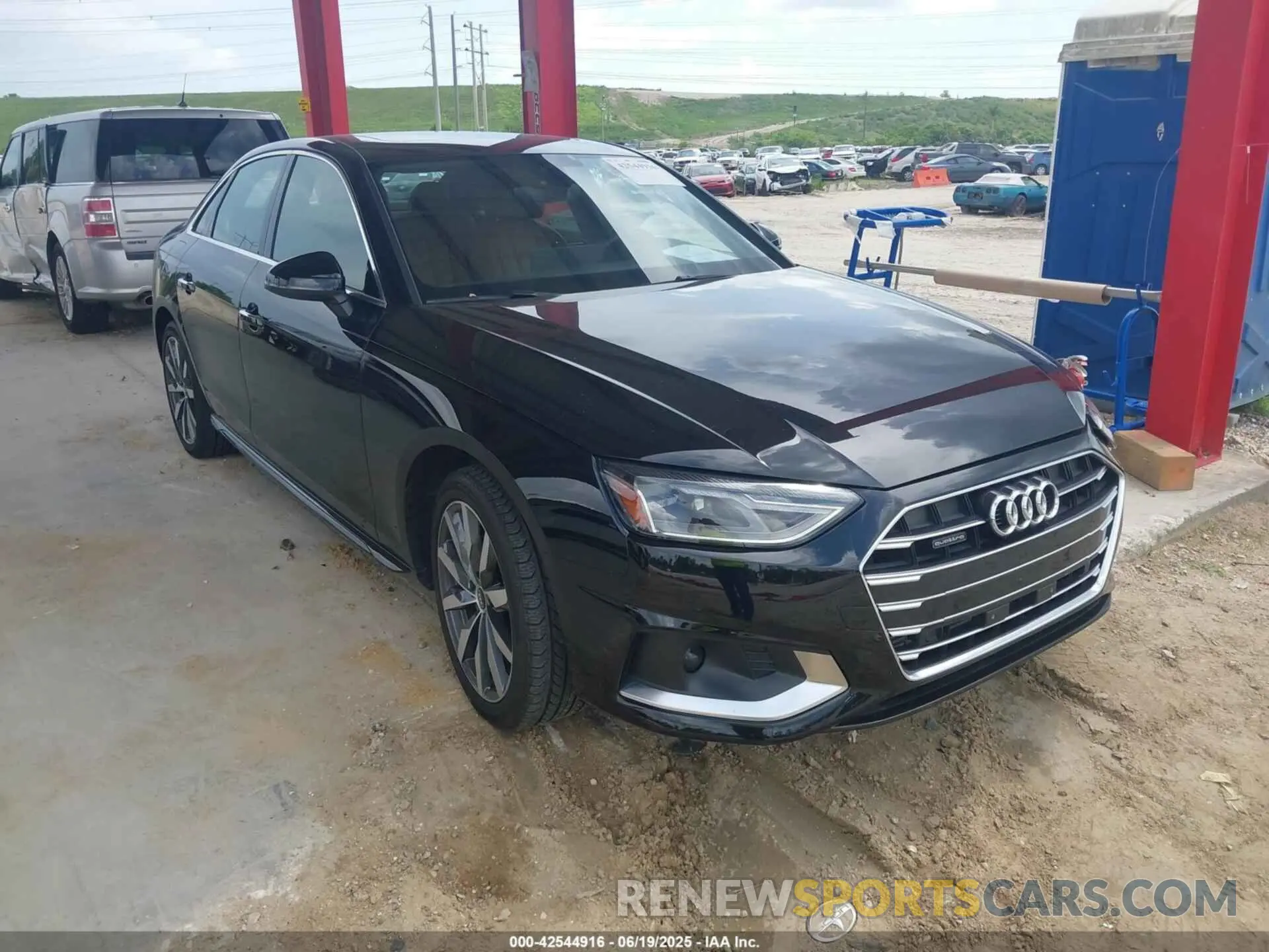 1 Фотография поврежденного автомобиля WAUABAF41MA051177 AUDI A4 2021