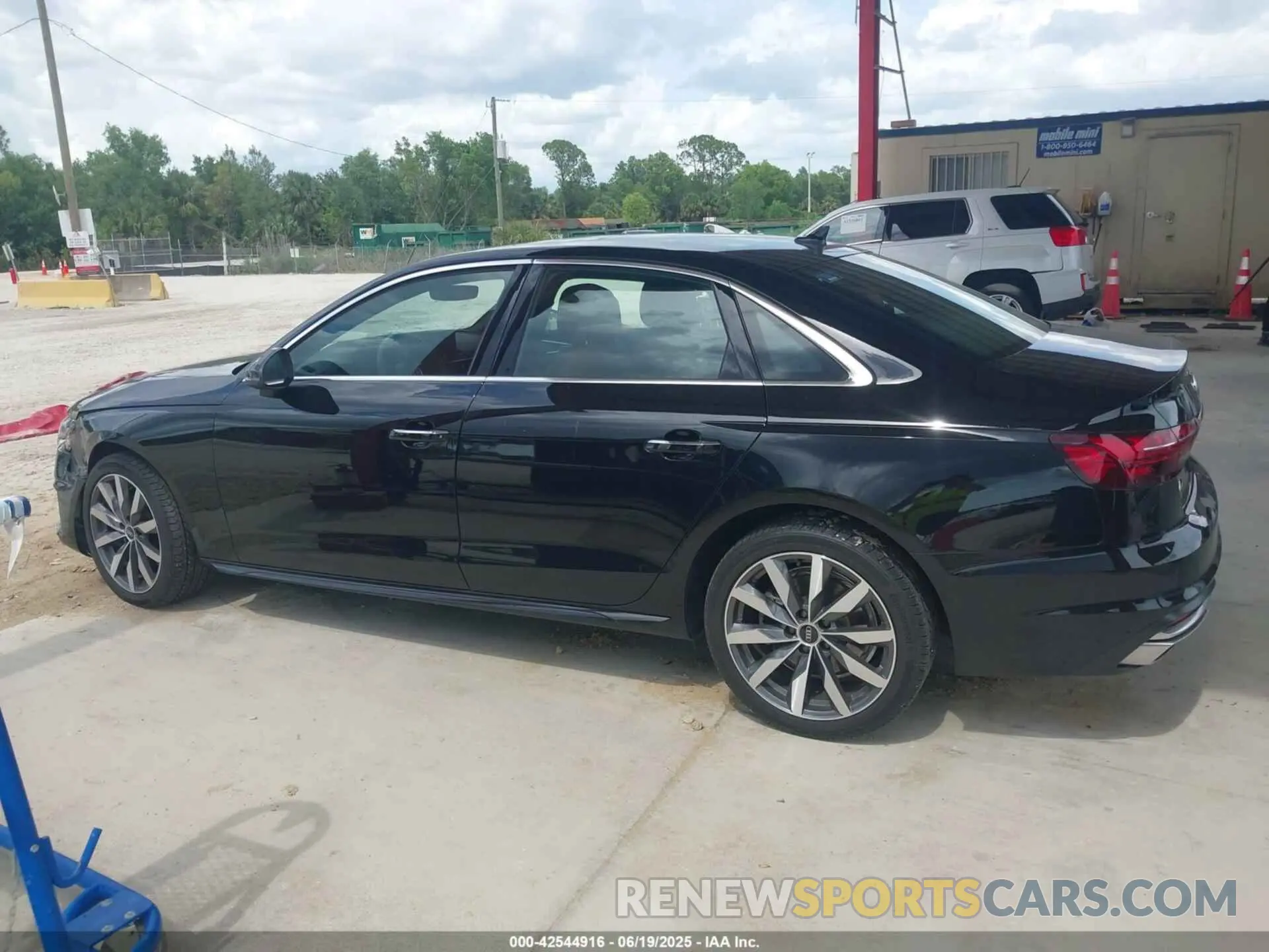 15 Фотография поврежденного автомобиля WAUABAF41MA051177 AUDI A4 2021