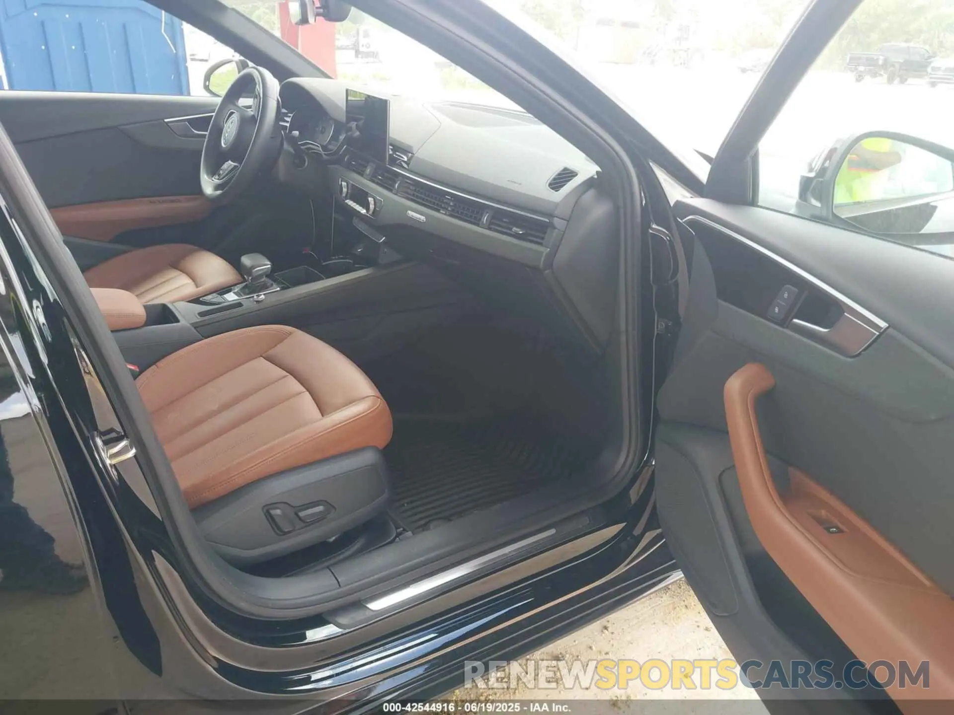 5 Фотография поврежденного автомобиля WAUABAF41MA051177 AUDI A4 2021