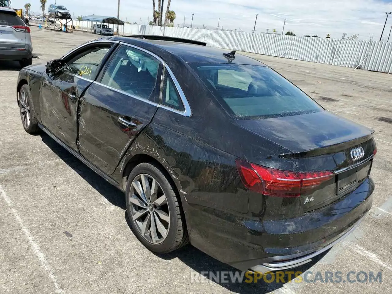 3 Фотография поврежденного автомобиля WAUABAF41MN013070 AUDI A4 2021