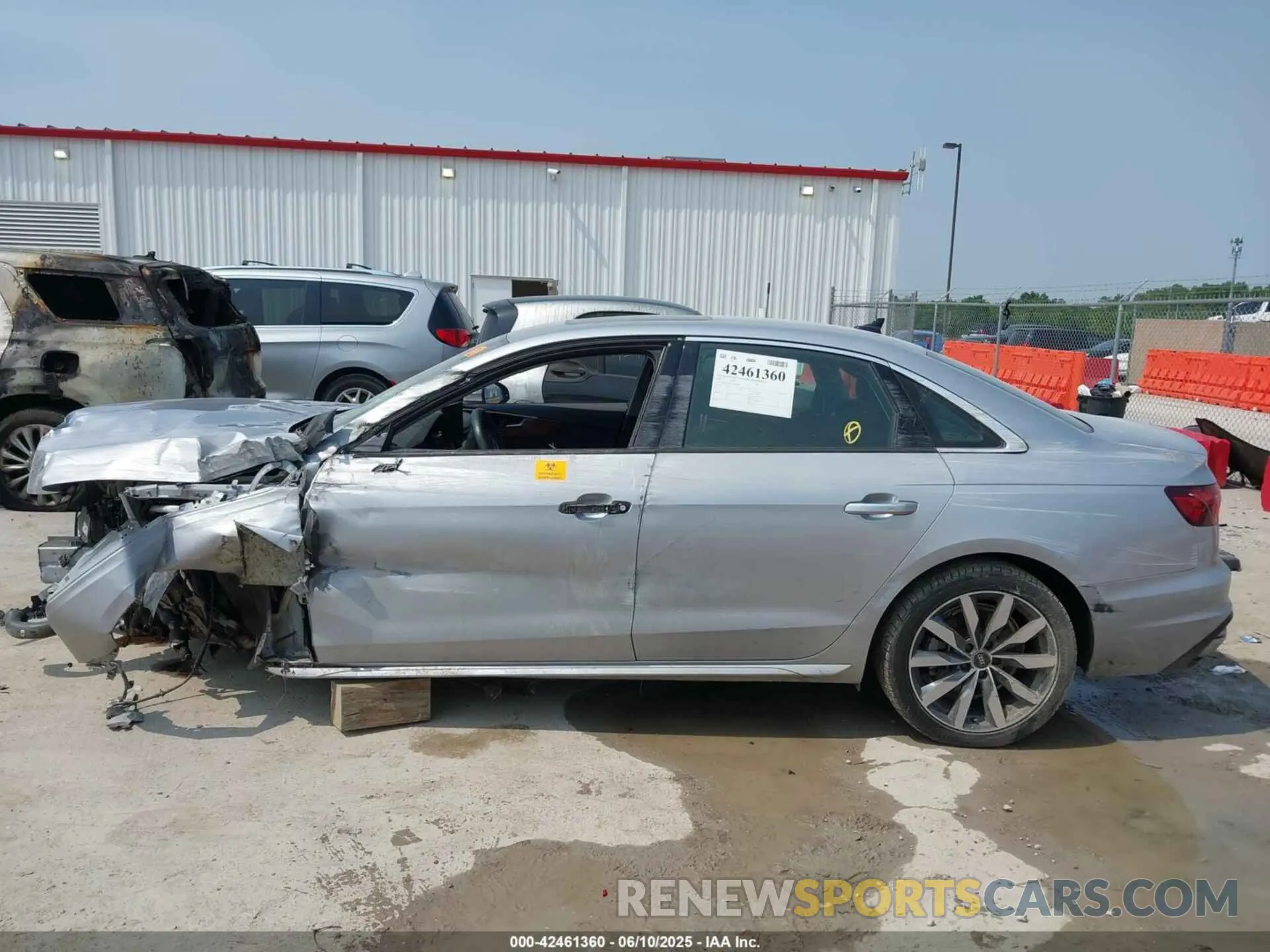 13 Фотография поврежденного автомобиля WAUABAF43MN009828 AUDI A4 2021