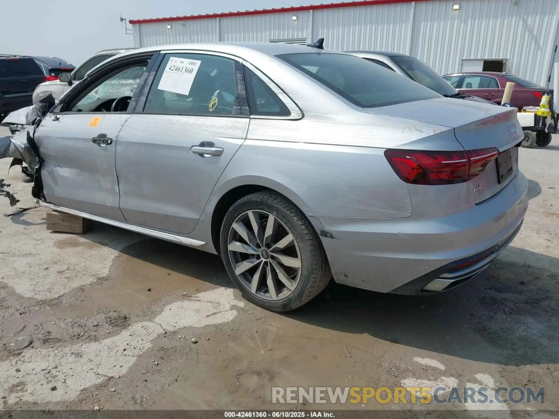 3 Фотография поврежденного автомобиля WAUABAF43MN009828 AUDI A4 2021