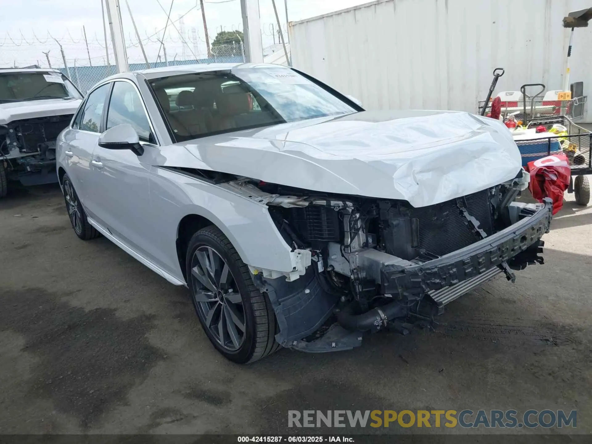 1 Фотография поврежденного автомобиля WAUABAF44MN007277 AUDI A4 2021