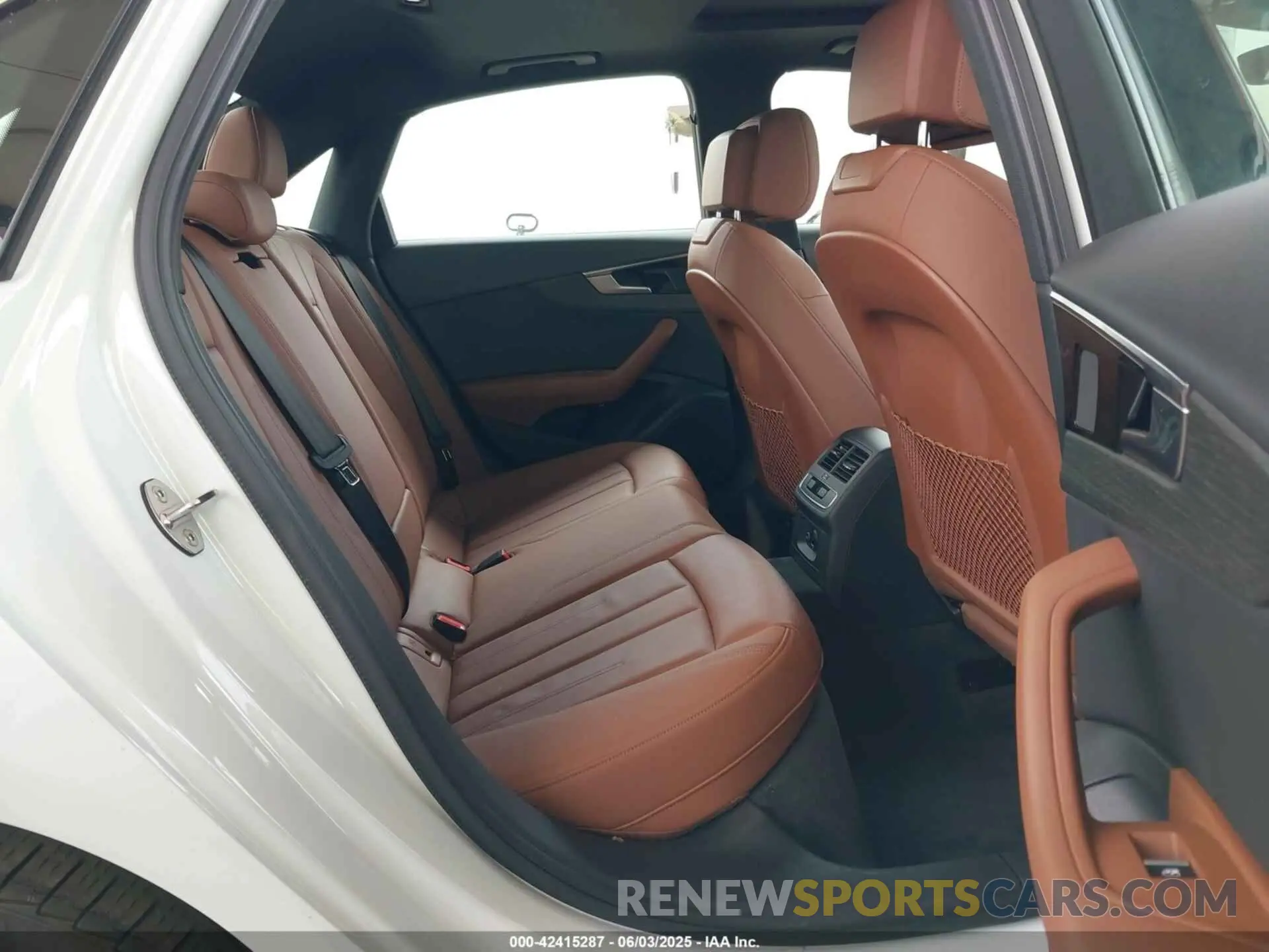 8 Фотография поврежденного автомобиля WAUABAF44MN007277 AUDI A4 2021