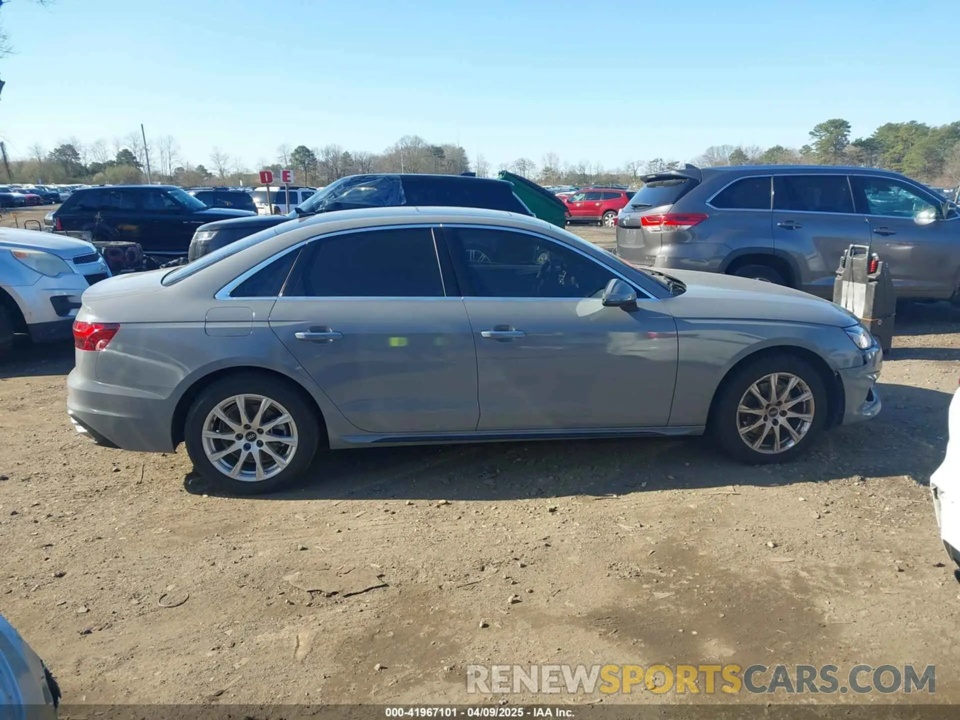 13 Фотография поврежденного автомобиля WAUABAF44MN012656 AUDI A4 2021