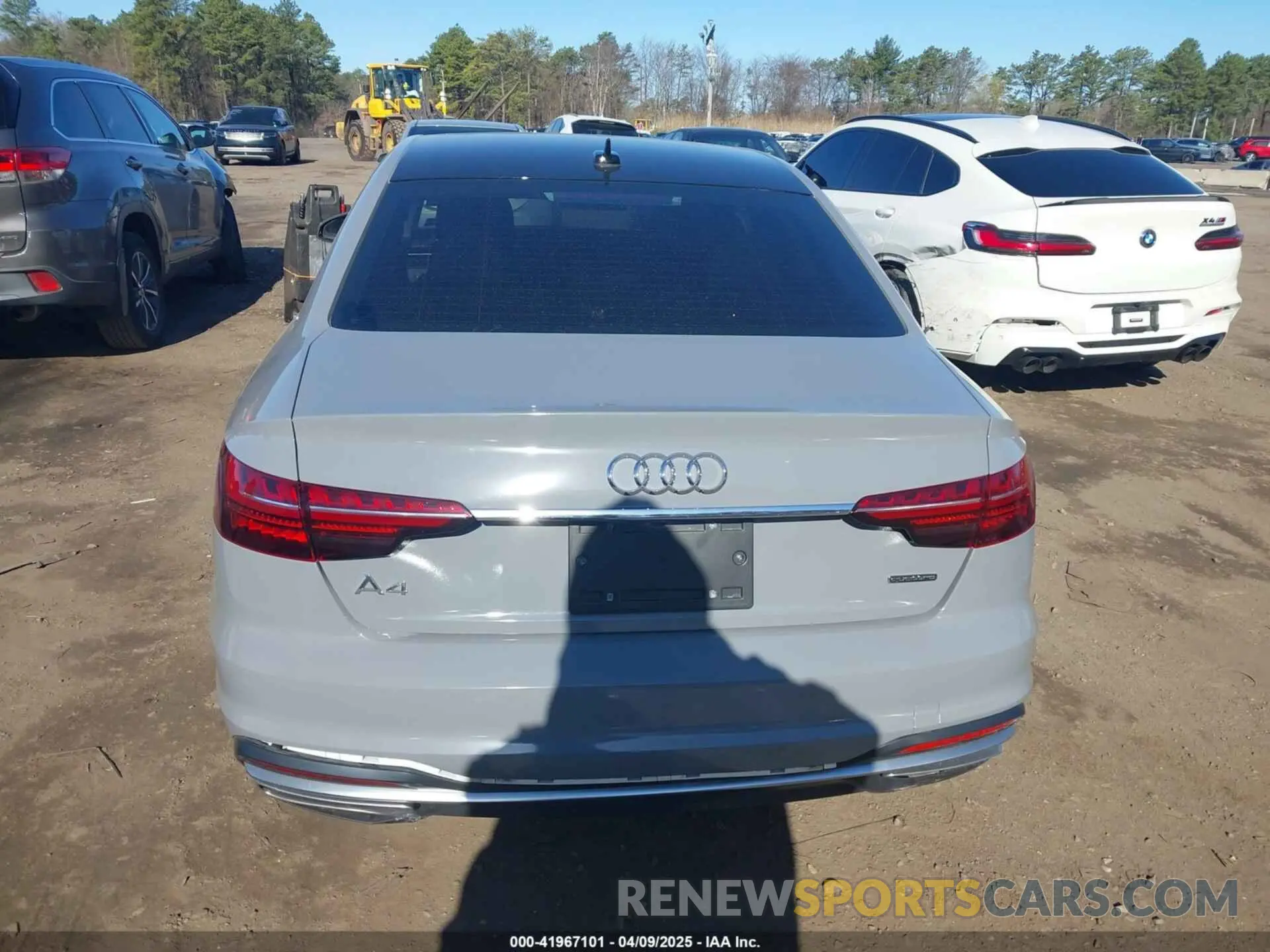 16 Фотография поврежденного автомобиля WAUABAF44MN012656 AUDI A4 2021