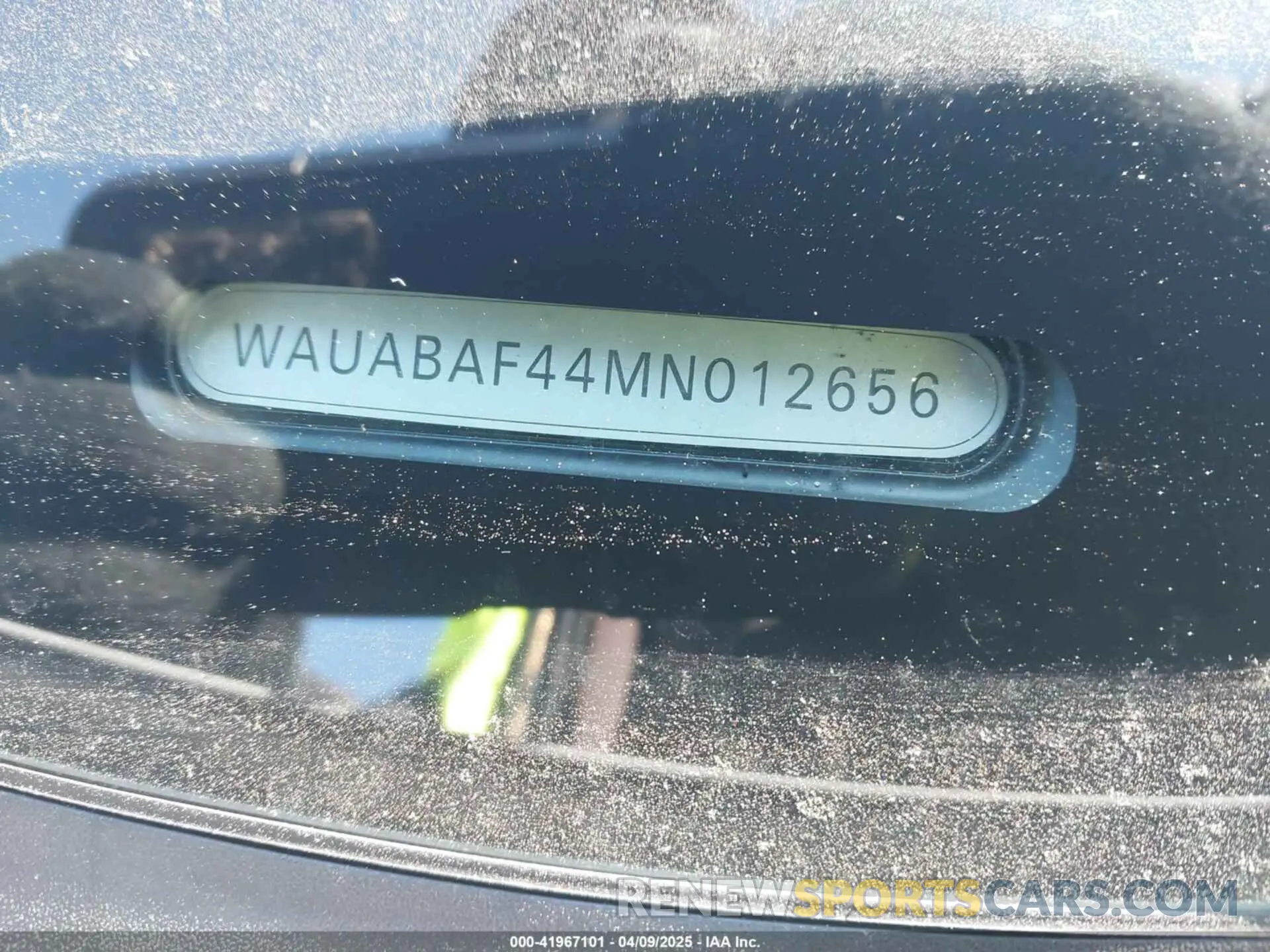 17 Фотография поврежденного автомобиля WAUABAF44MN012656 AUDI A4 2021