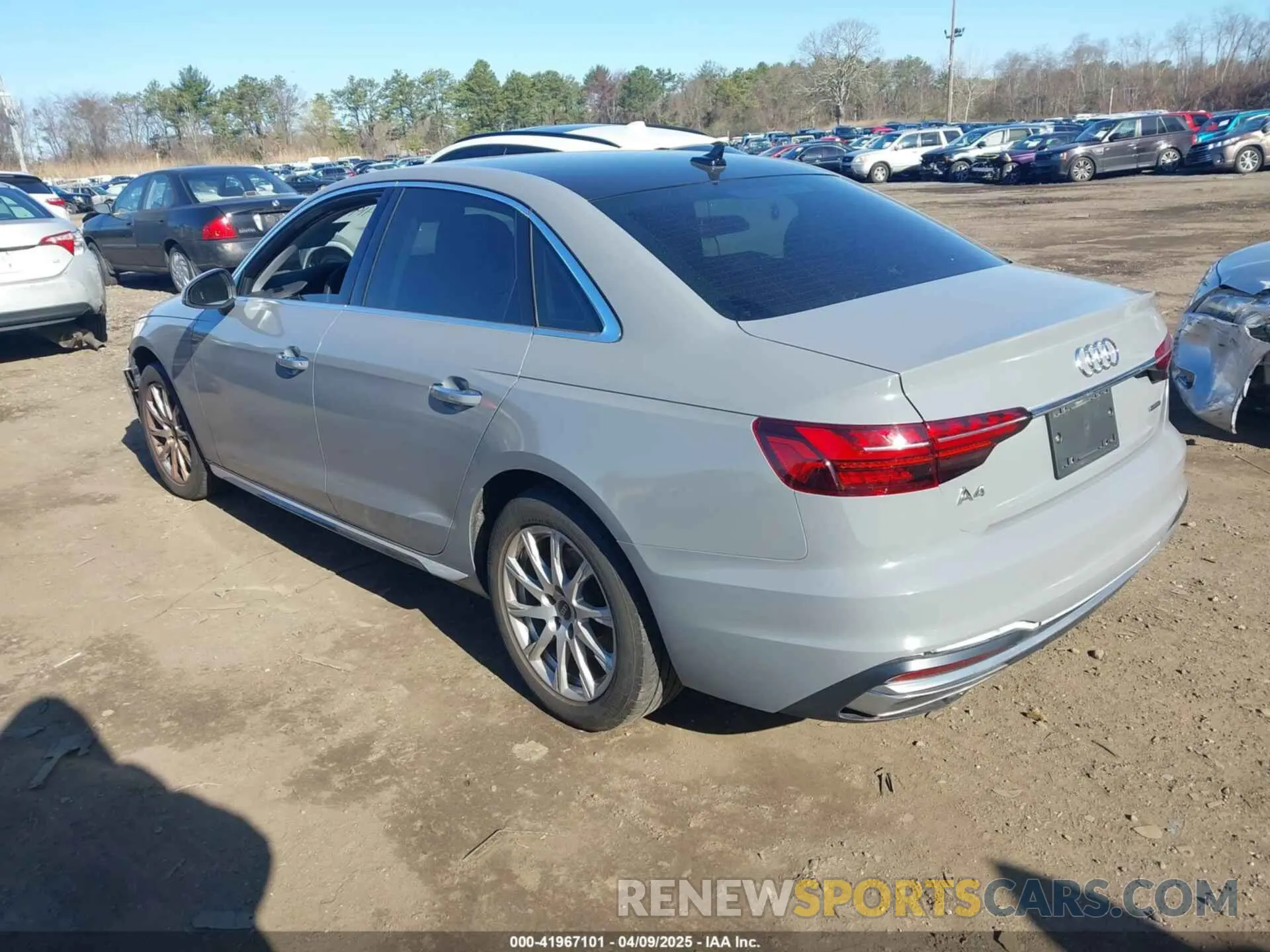 3 Фотография поврежденного автомобиля WAUABAF44MN012656 AUDI A4 2021