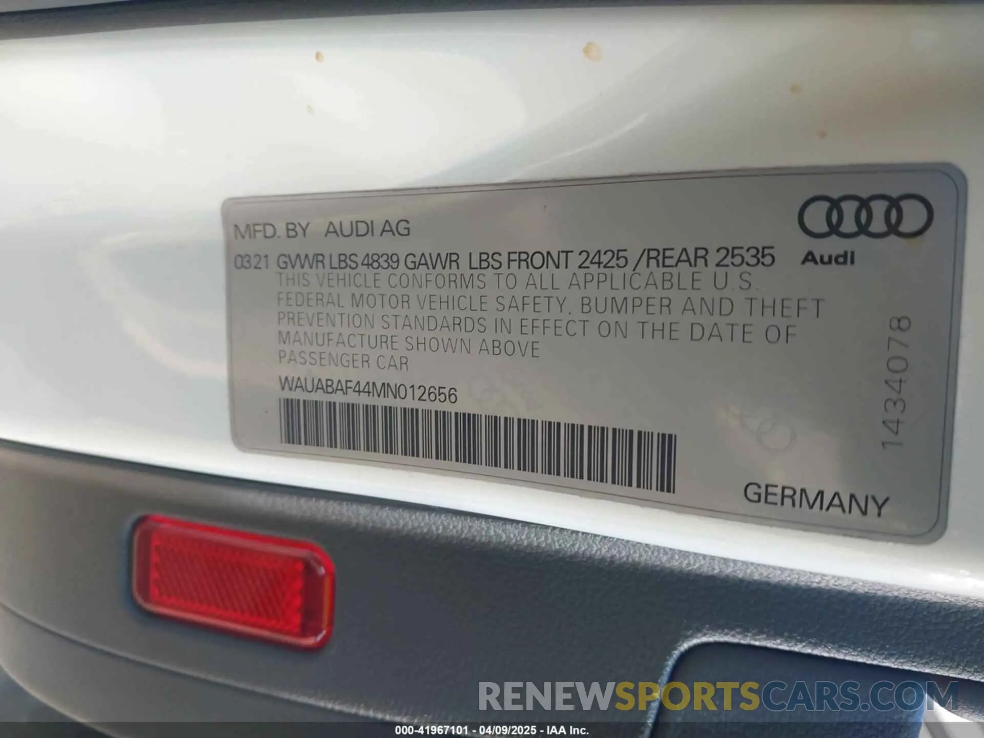 9 Фотография поврежденного автомобиля WAUABAF44MN012656 AUDI A4 2021