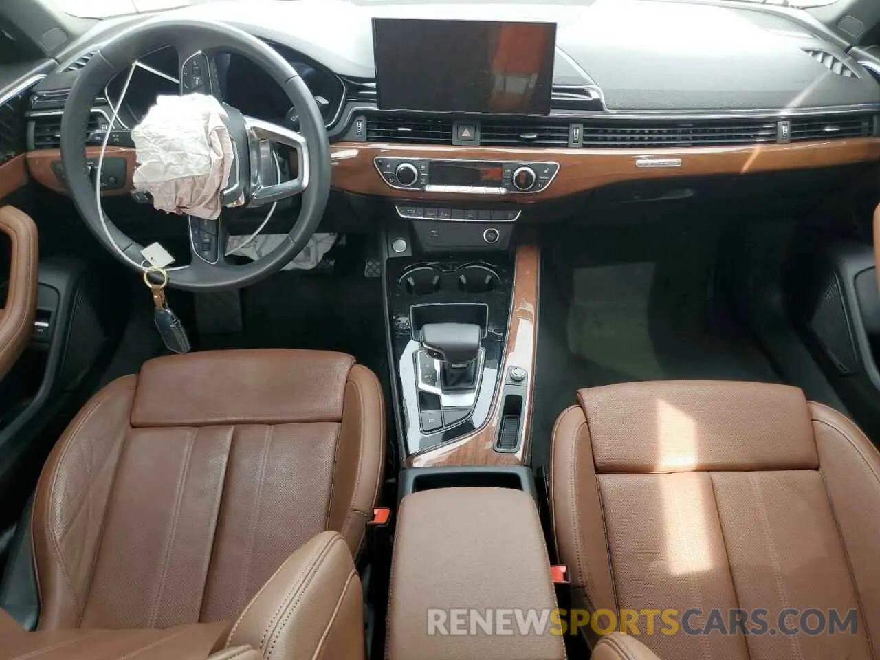 8 Фотография поврежденного автомобиля WAUBBAF41MA003716 AUDI A4 2021