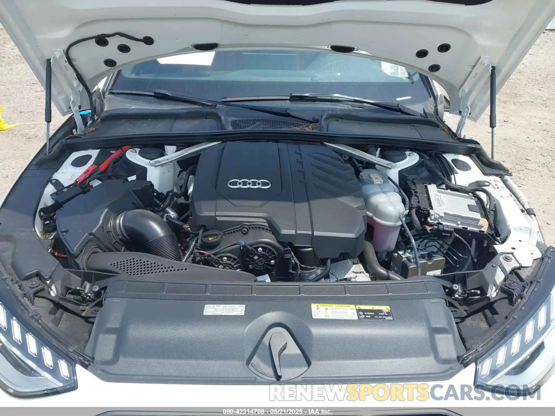 10 Фотография поврежденного автомобиля WAUBBAF46MA085653 AUDI A4 2021