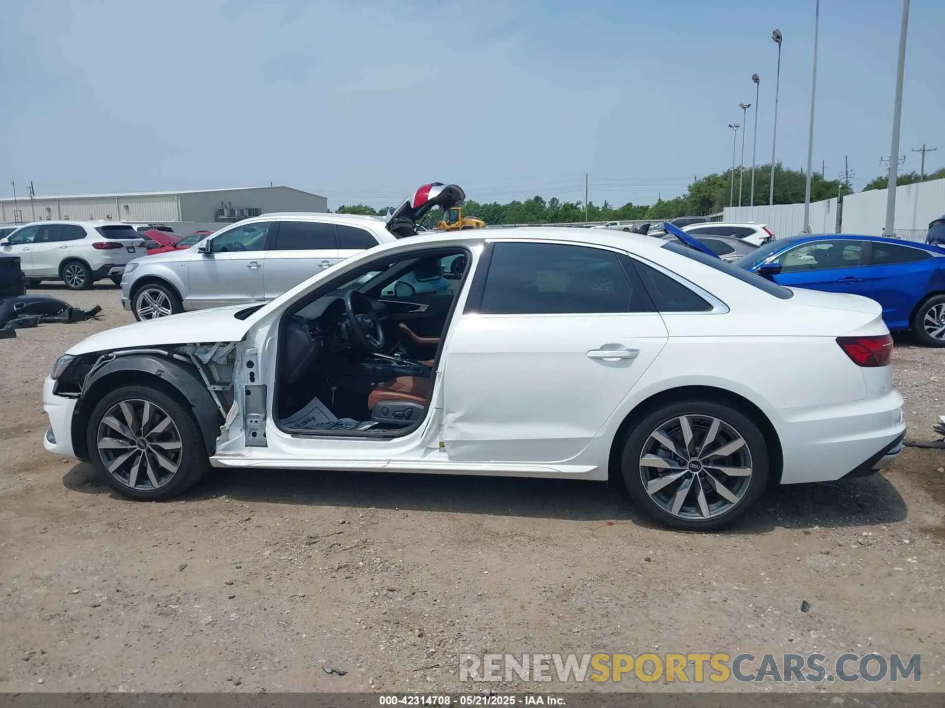 15 Фотография поврежденного автомобиля WAUBBAF46MA085653 AUDI A4 2021