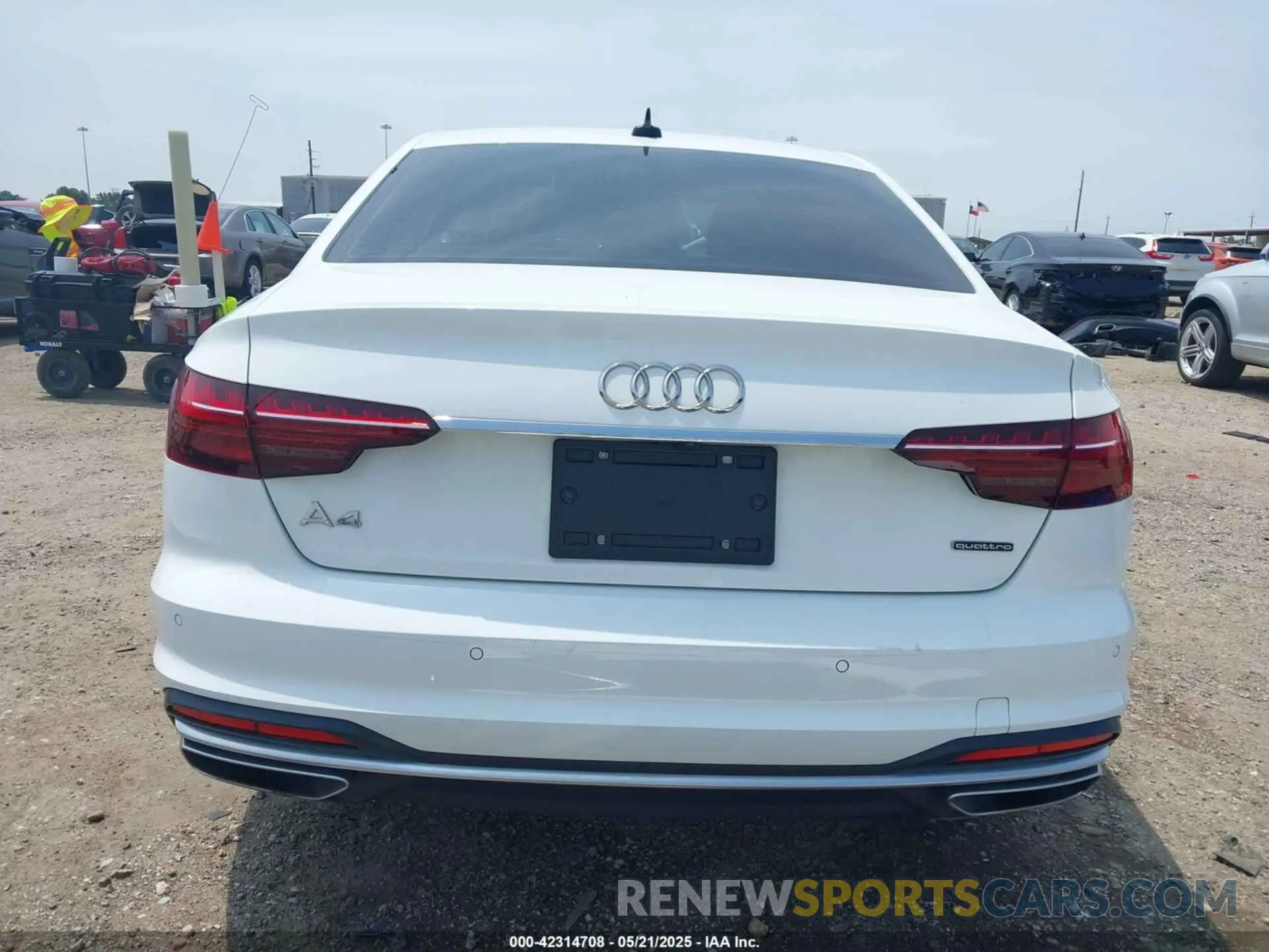 17 Фотография поврежденного автомобиля WAUBBAF46MA085653 AUDI A4 2021
