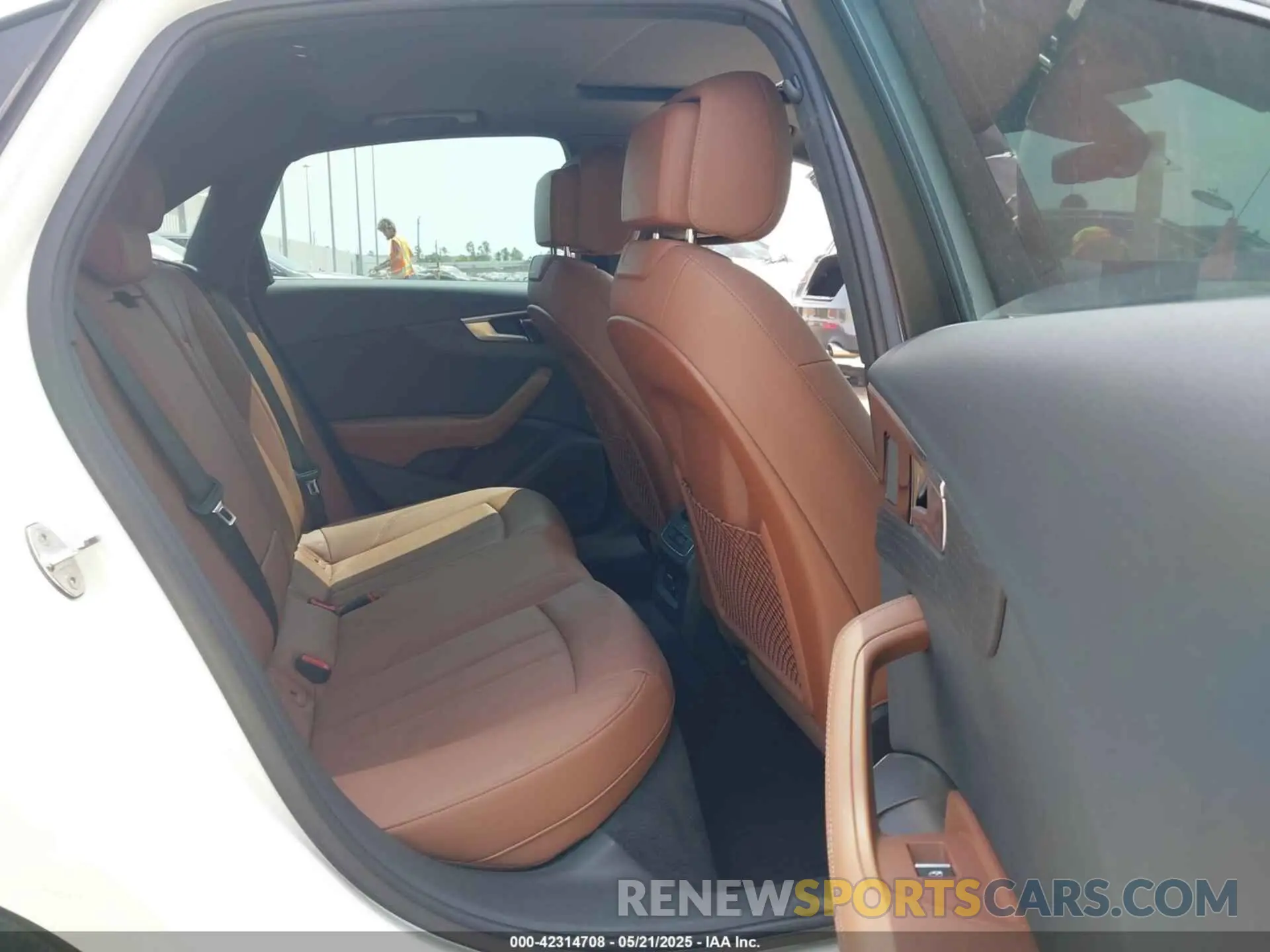 8 Фотография поврежденного автомобиля WAUBBAF46MA085653 AUDI A4 2021