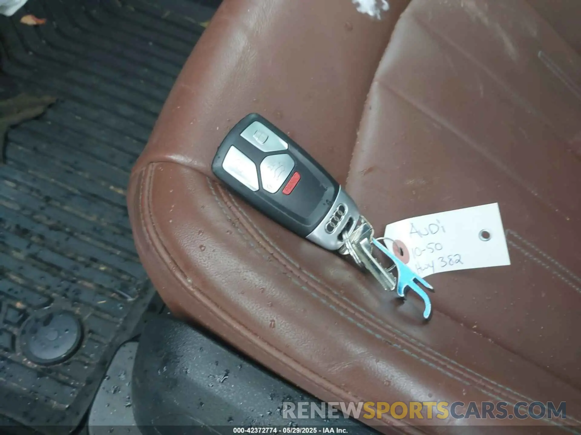 11 Photograph of a damaged car WAUBBAF47MA030208 AUDI A4 2021