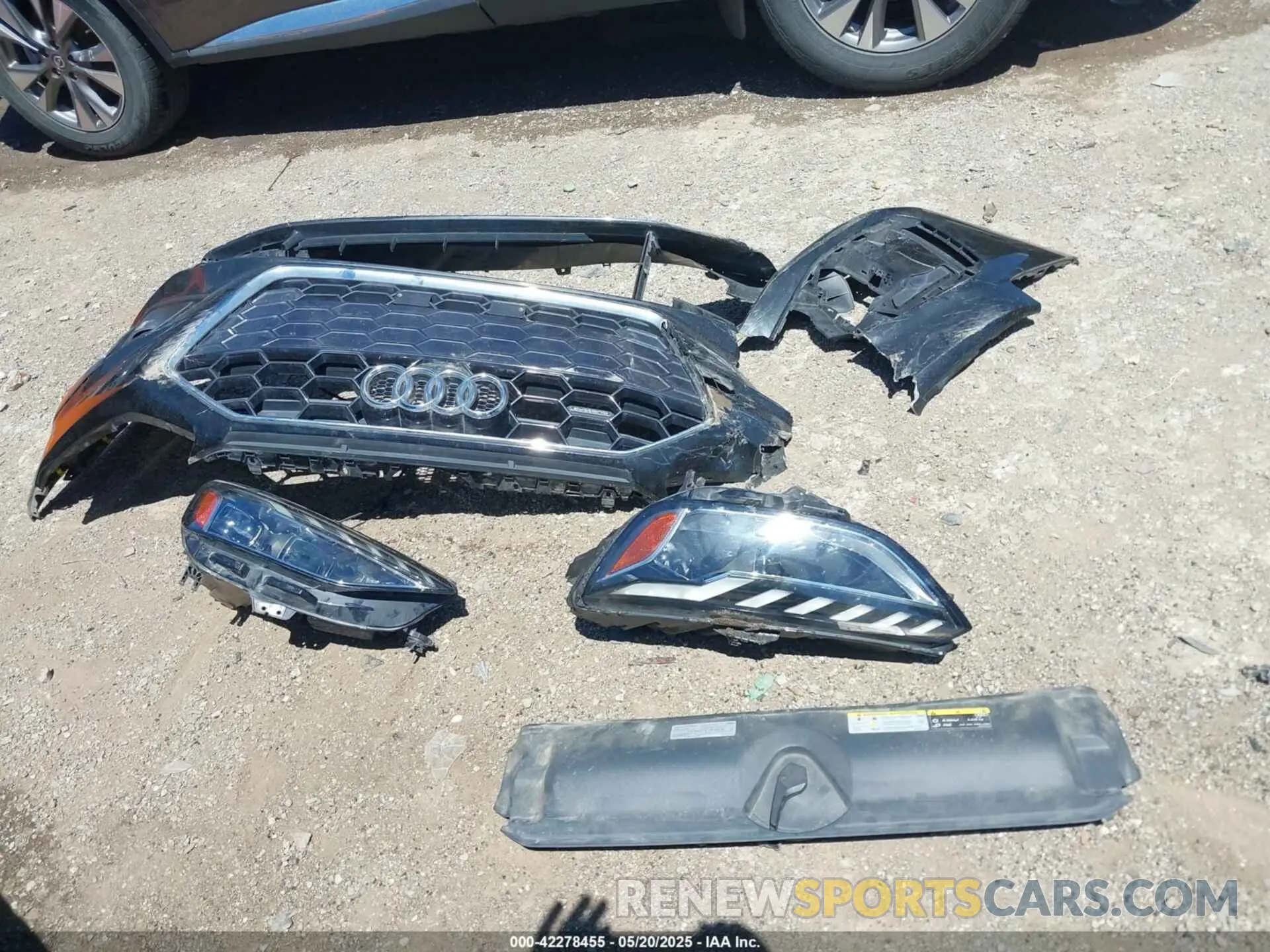 12 Фотография поврежденного автомобиля WAUEAAF40MA075183 AUDI A4 2021