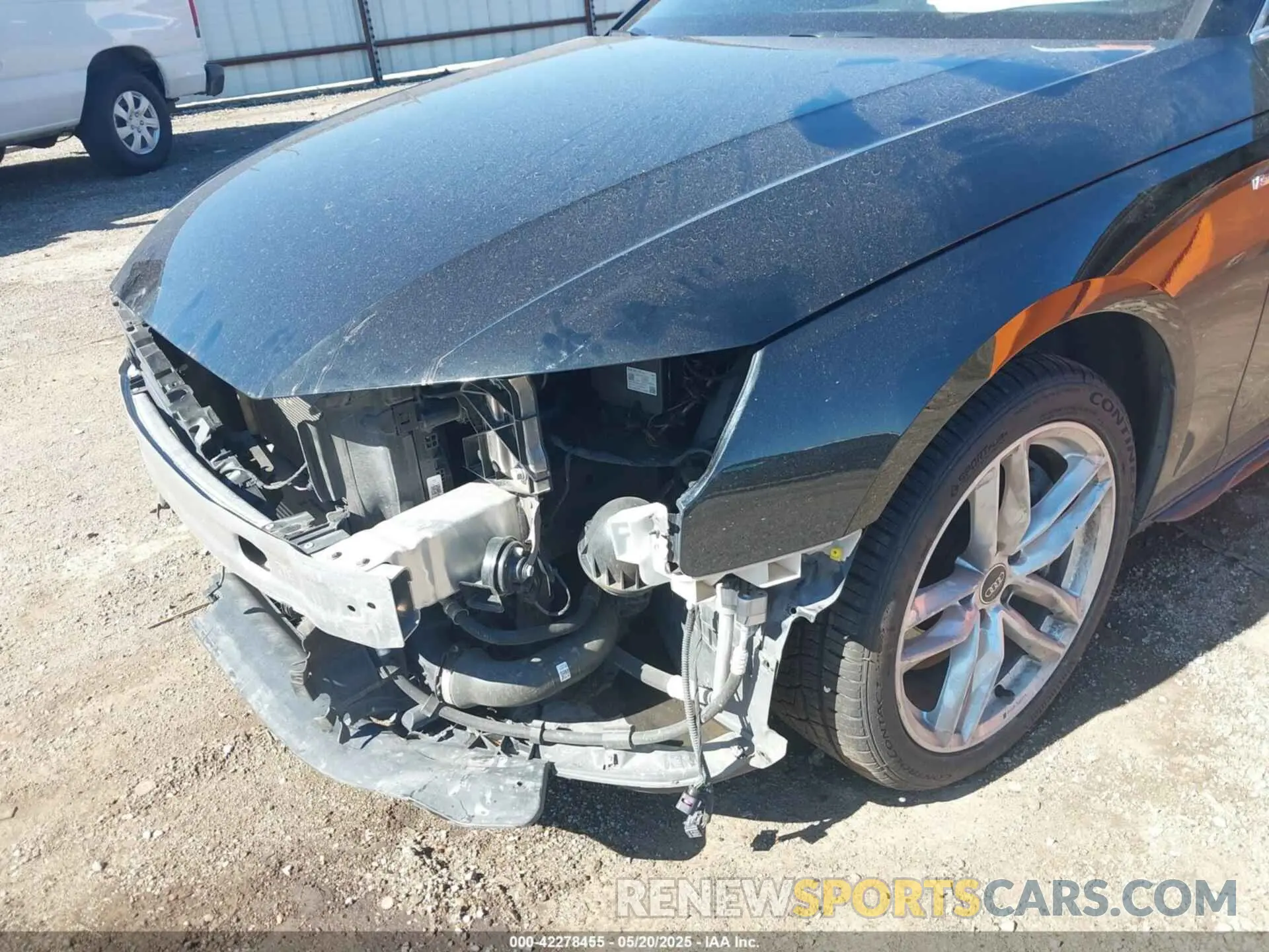 18 Фотография поврежденного автомобиля WAUEAAF40MA075183 AUDI A4 2021