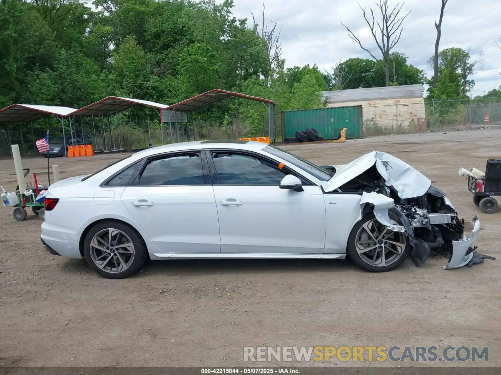 12 Фотография поврежденного автомобиля WAUEAAF41MN007919 AUDI A4 2021