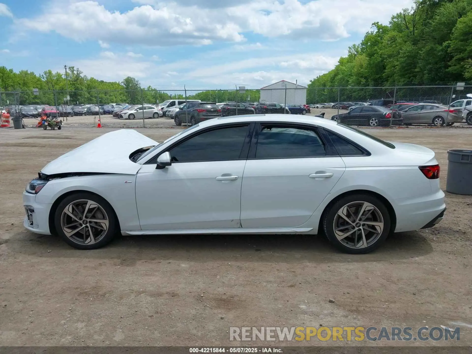 13 Фотография поврежденного автомобиля WAUEAAF41MN007919 AUDI A4 2021