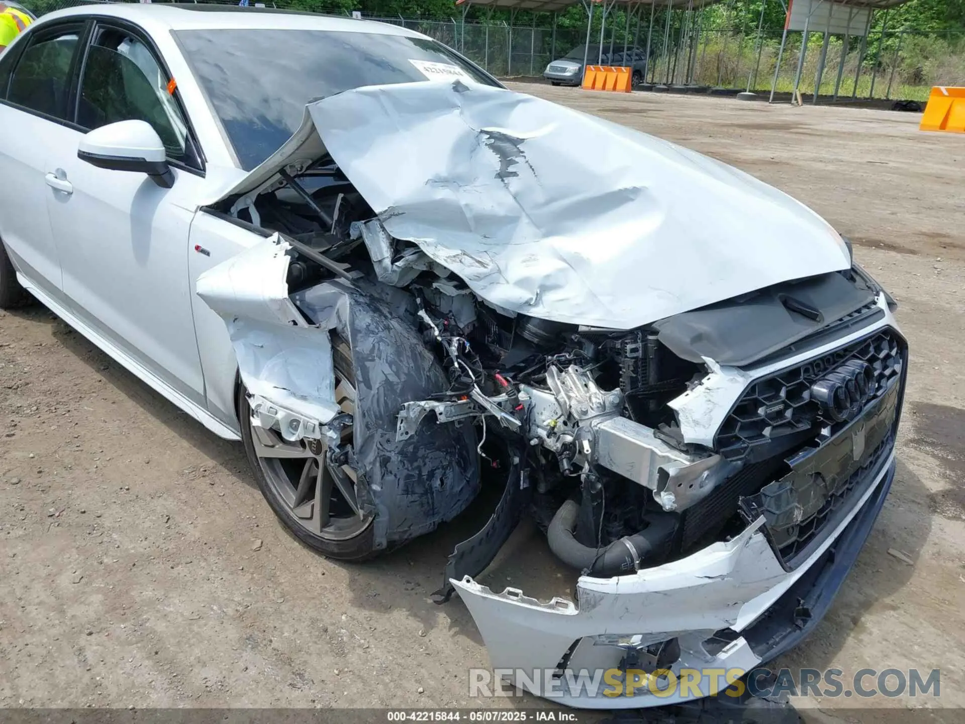 6 Фотография поврежденного автомобиля WAUEAAF41MN007919 AUDI A4 2021