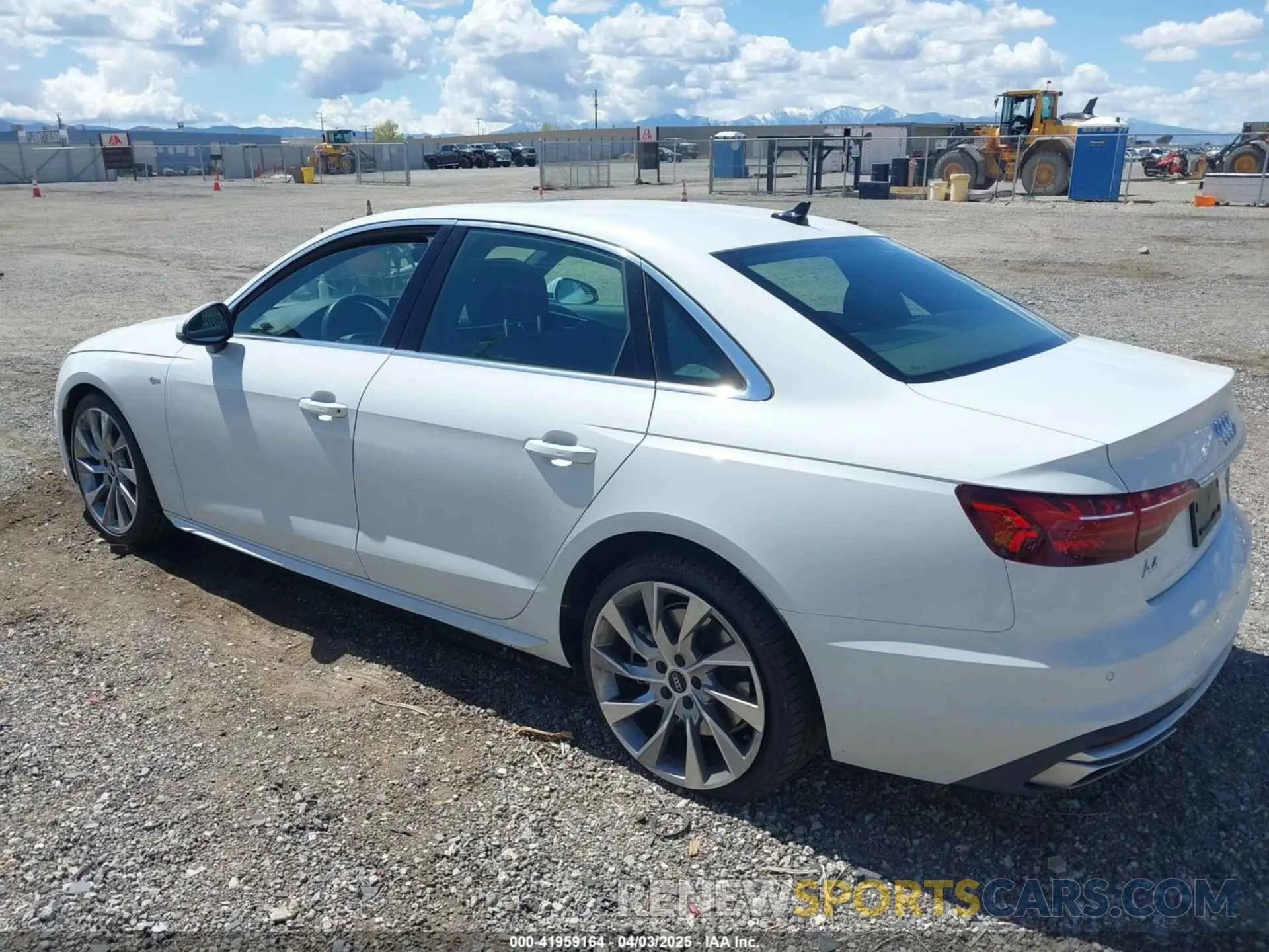 3 Фотография поврежденного автомобиля WAUEAAF44MN005744 AUDI A4 2021