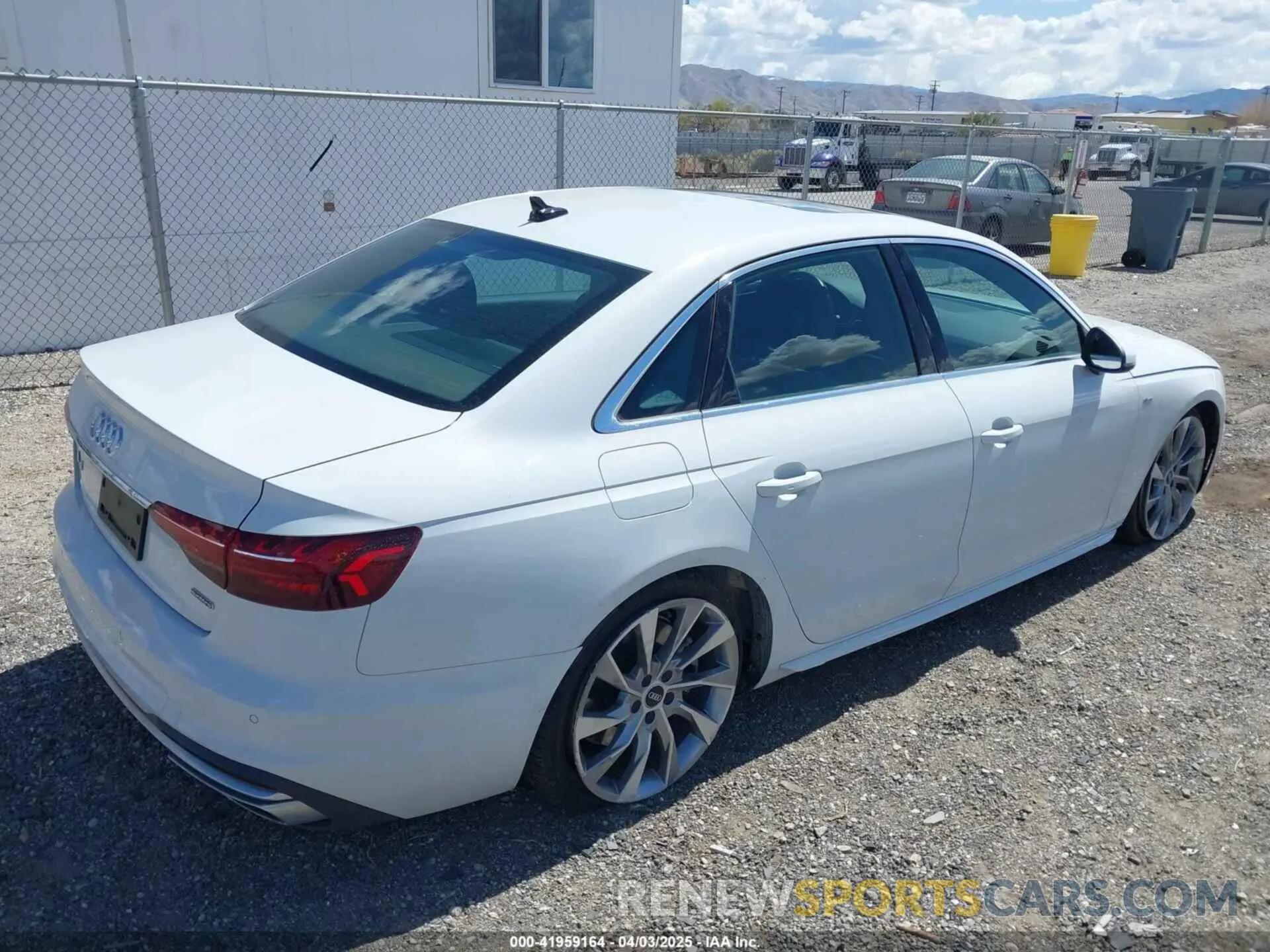 4 Фотография поврежденного автомобиля WAUEAAF44MN005744 AUDI A4 2021
