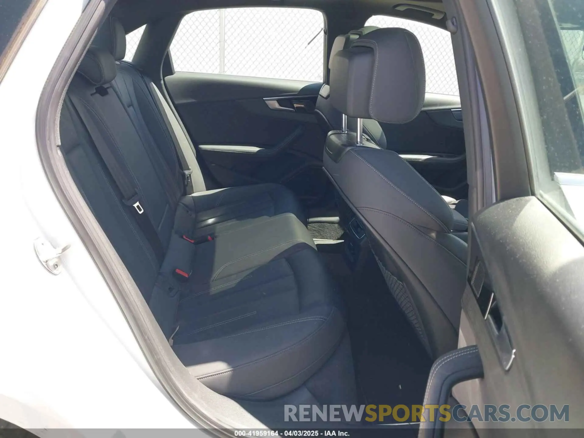8 Фотография поврежденного автомобиля WAUEAAF44MN005744 AUDI A4 2021