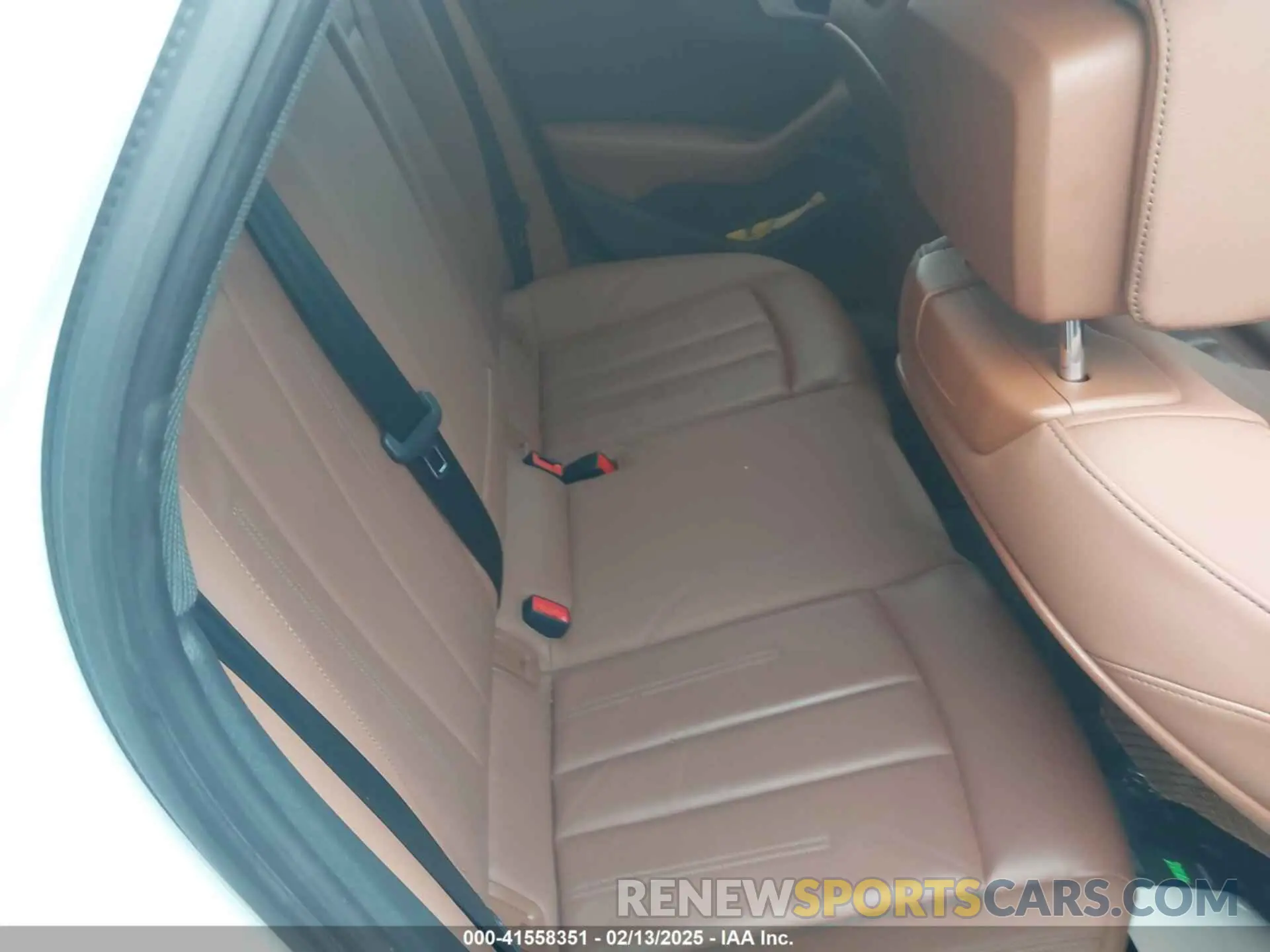 8 Фотография поврежденного автомобиля WAUEAAF48MA014602 AUDI A4 2021