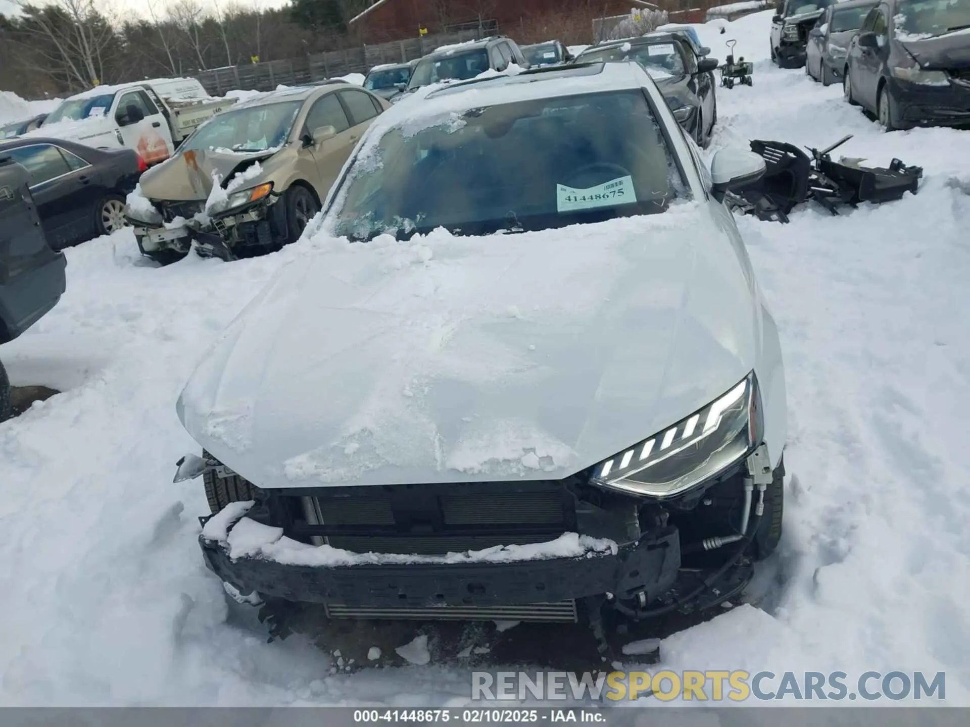12 Фотография поврежденного автомобиля WAUEAAF40NN010683 AUDI A4 2022