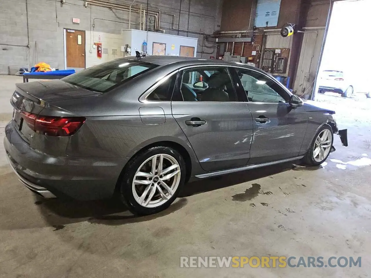 3 Фотография поврежденного автомобиля WAUEAAF40NN015284 AUDI A4 2022